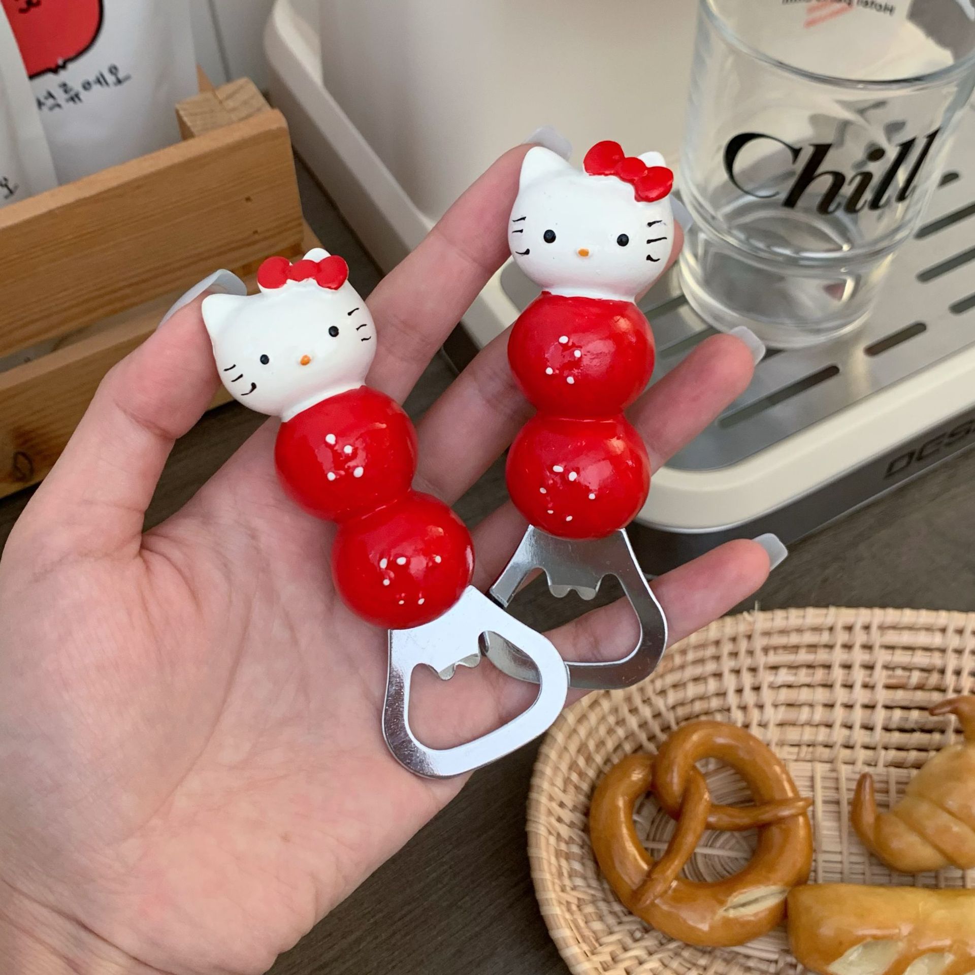 Cute cat sugar-coated haws bottle opener, high appearance level, irregular pose decoration props, household dining table beer screwdriver full figure