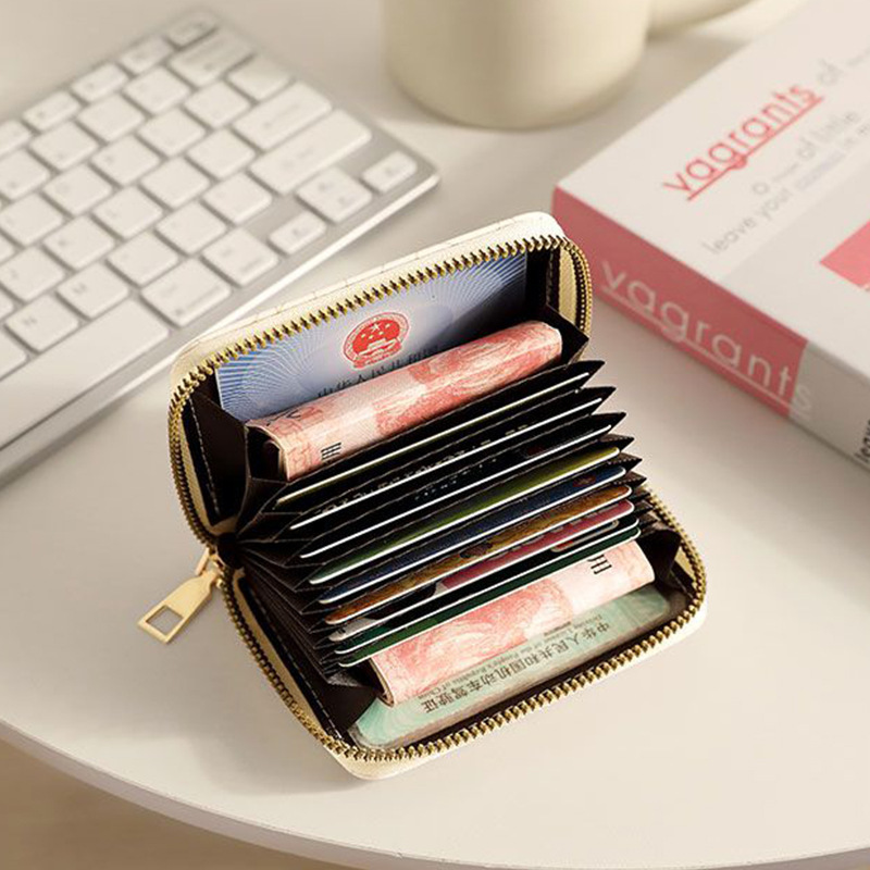 A popular and cute cartoon card case for women, with a unique, niche, large-capacity, convenient and compact driving license cartoon card case Application Scenario