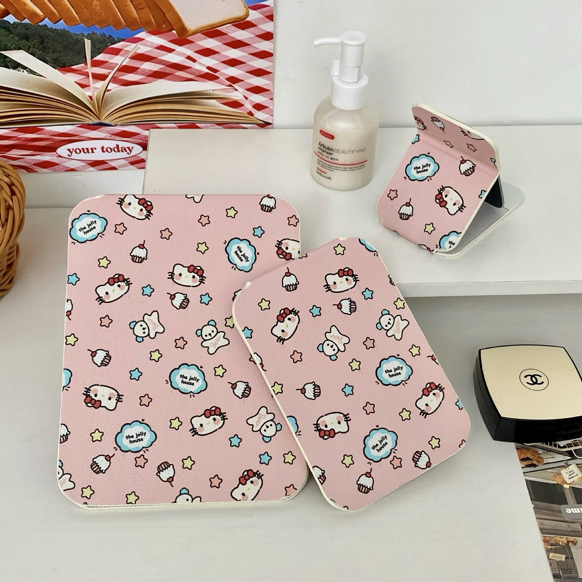 Pink cat-shaped folding mirror with a girlish heart, portable home bedroom desktop, makeup mirror, dressing mirror, and small portable mirror full figure