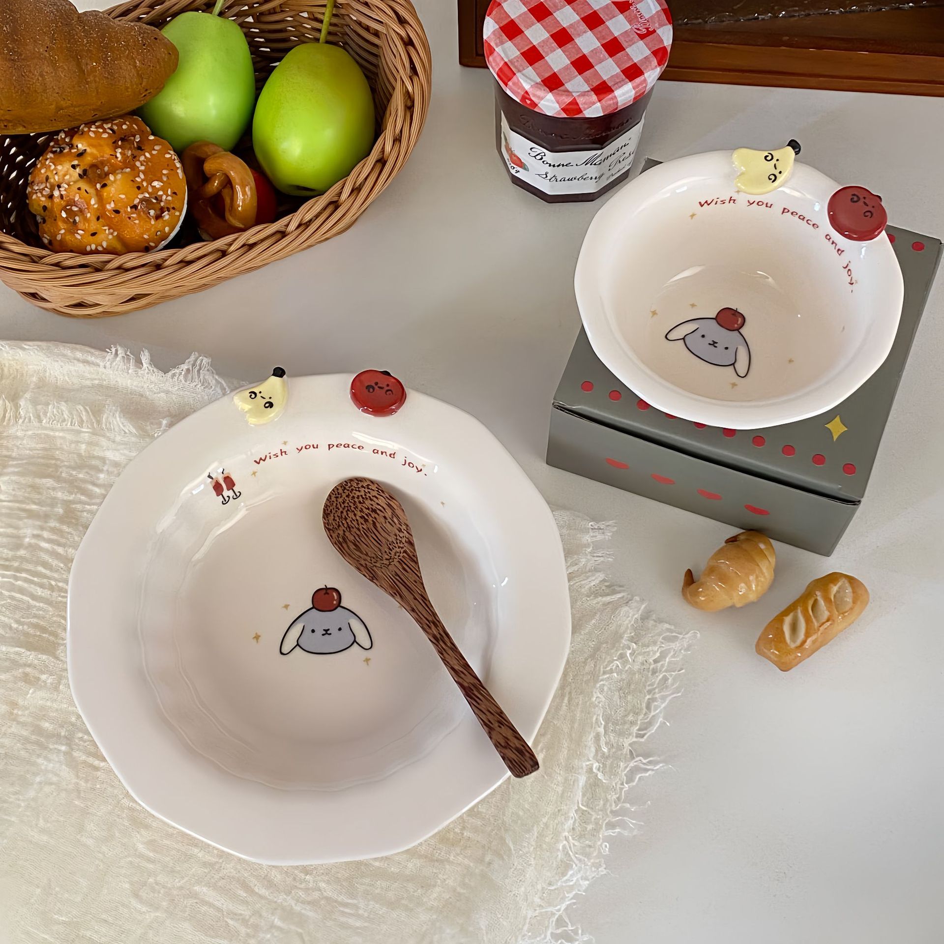 Ins-style cute cartoon ceramic plates, high appearance level, home plate, bowl and dish set, dumpling plates, vegetable plates, dessert plates Application Scenario