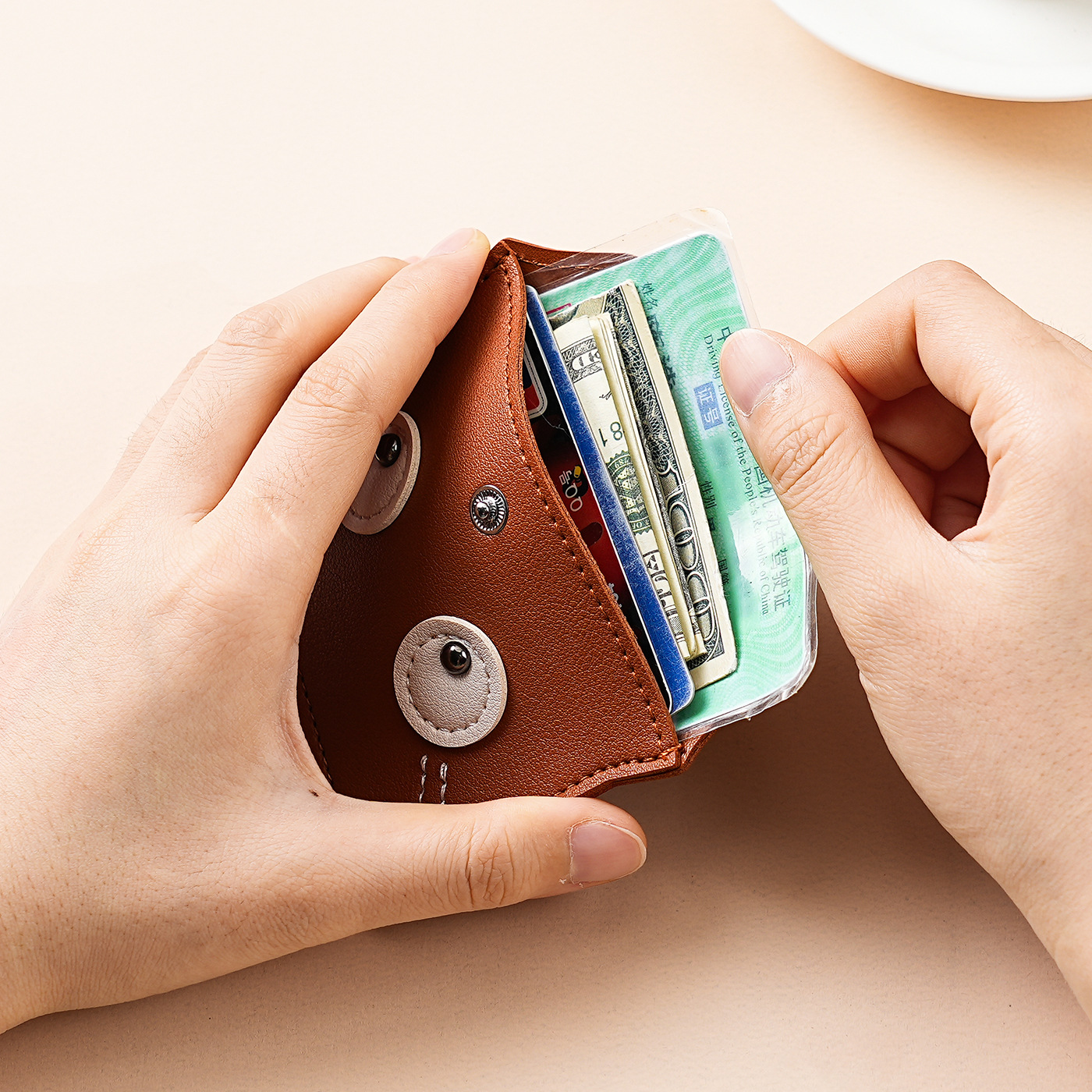 The 2025 new minimalist women's genuine leather neck-neck coin purse, with a high-end feel and a cute cartoon mini card case, is a trendy storage bag Specification drawing