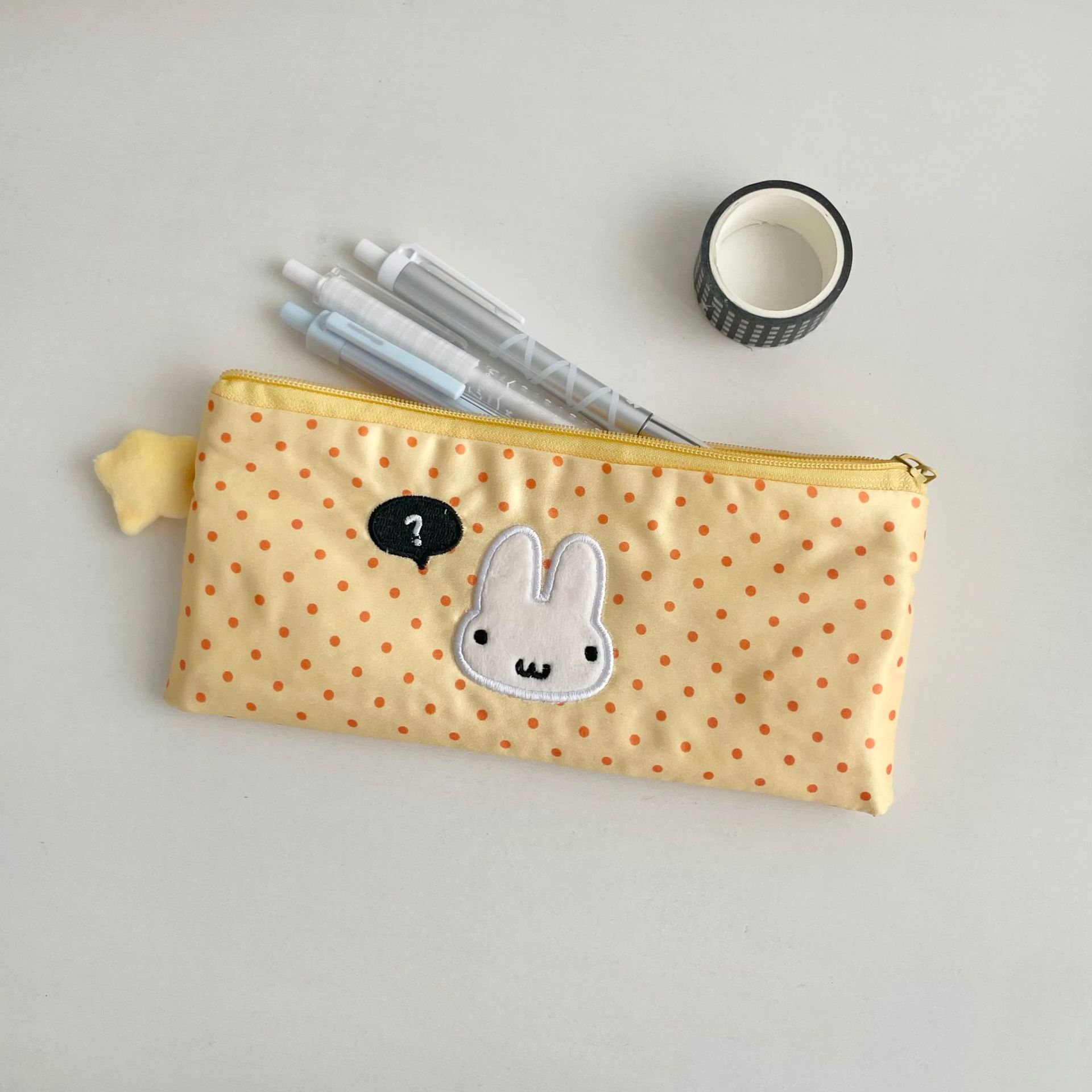 Cute cream polka dot rabbit pen case, ins style, high appearance level, canvas pain-wrapped pen case, student stationery box, pencil case full figure
