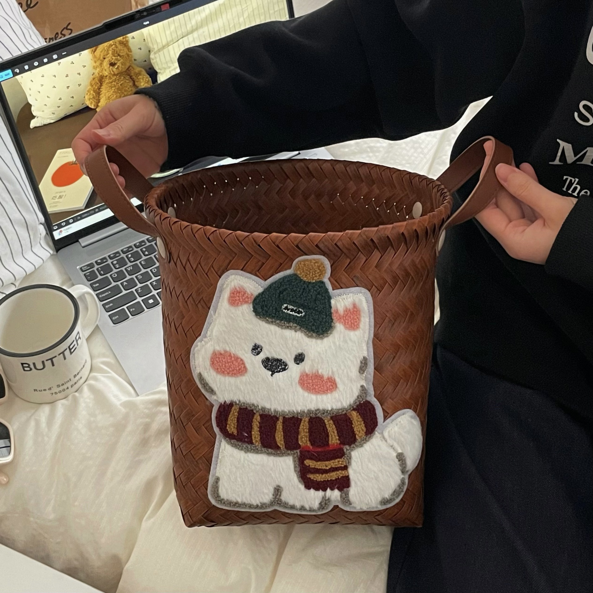 Retro imitation rattan woven dirty clothes basket for household use, large-capacity, high-appearance-level snack, toy, sundries, underwear organization basket and storage basket Application Scenario