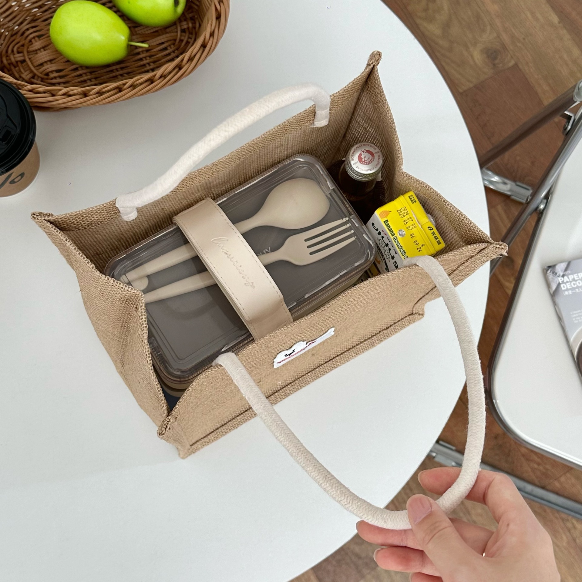 Bib bag, dog, jute bag, storage bag, female summer student, tote cotton and linen bag, shopping bag, handbag, lunch box storage bag Application Scenario
