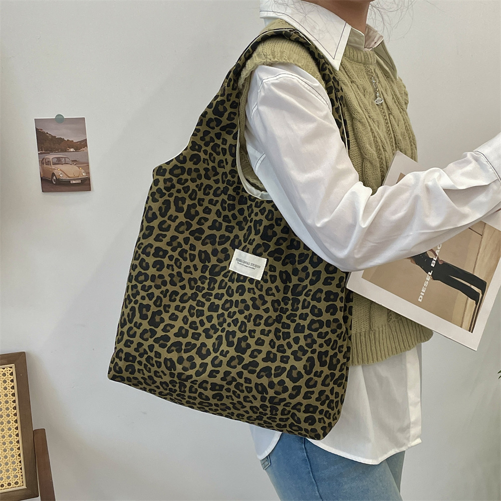 410272 ins Retro leopard Print bag for Women, 2024 canvas vest bag, new commuter hand-held underarm bag details Picture