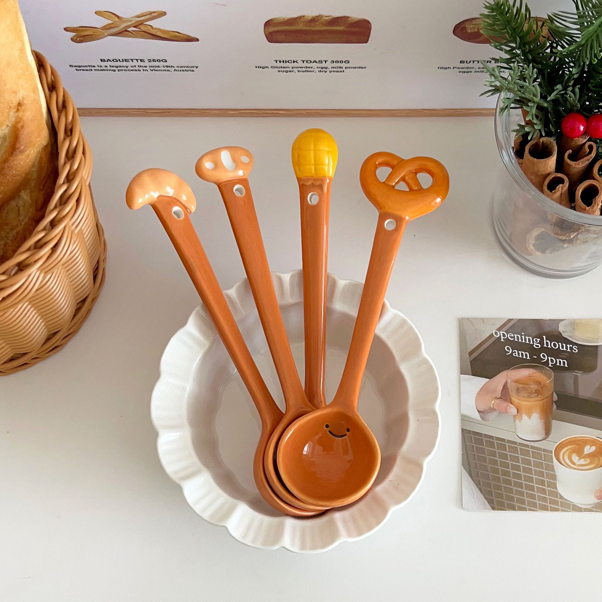 Bestseller! High-quality ceramic spoon, three-dimensional bread, cartoon cute spoon, small soup spoon for eating, rice spoon full figure