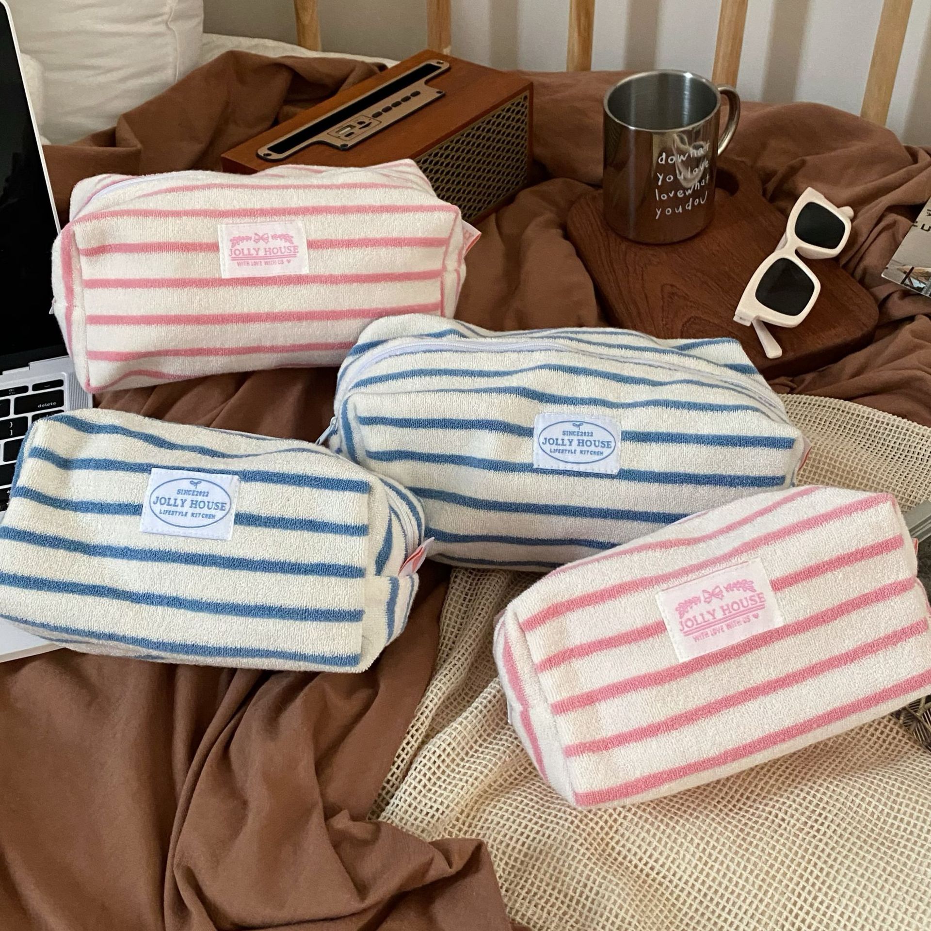 ins Korean-style towel material makeup bag, portable small tofu bag for women, cosmetics storage bag, portable toiletry bag full figure