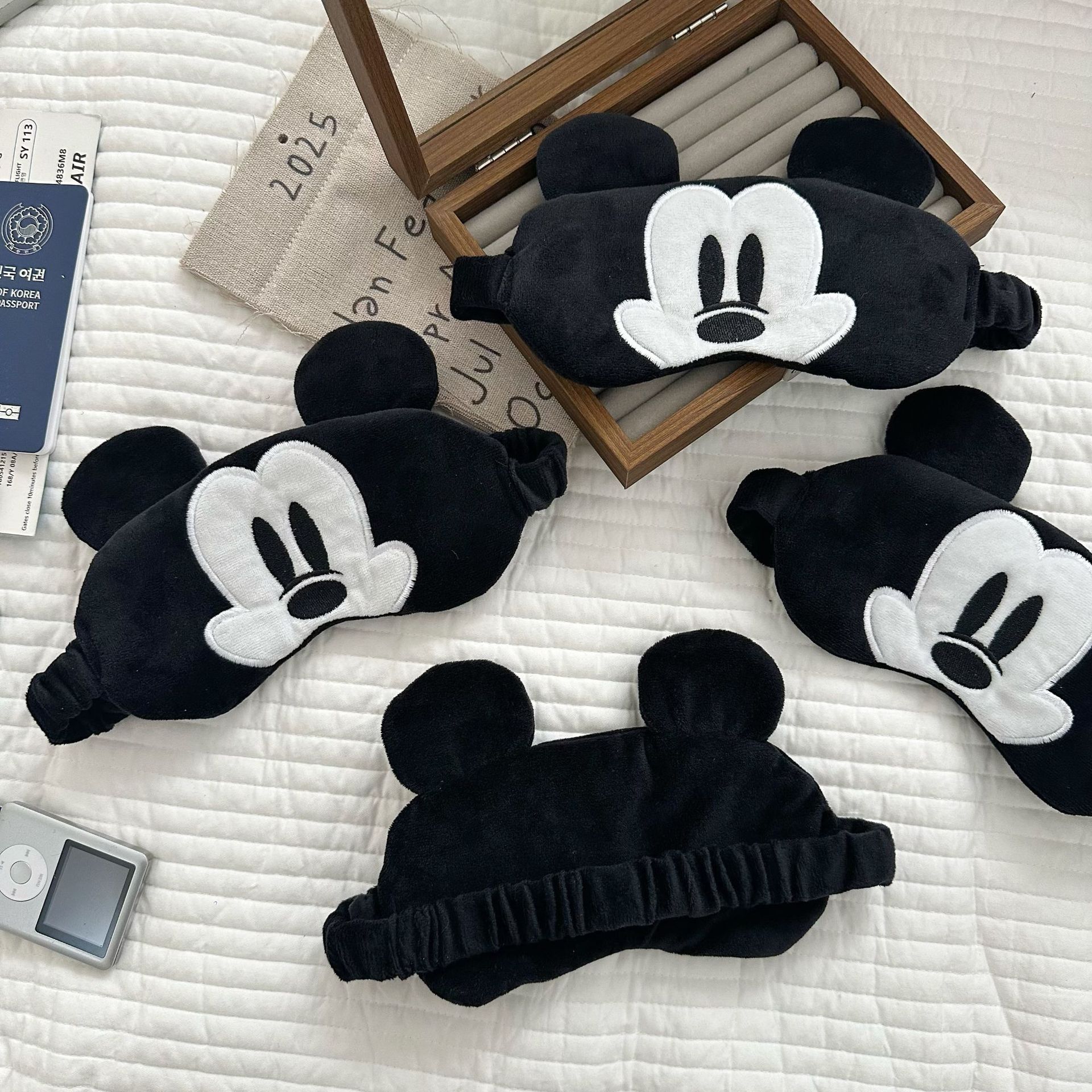 Mickey Cartoon eye mask, breathable and comfortable for midday rest and sleep, special light-blocking eye mask for sleeping, travel hair band, dual-purpose for washing and grooming details Picture