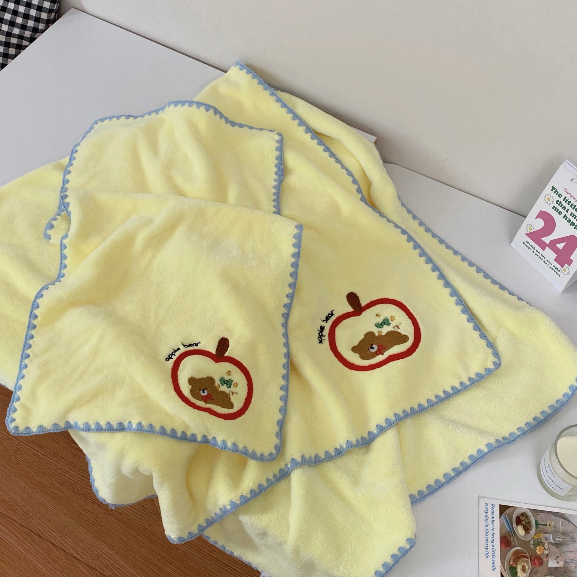Apple Bear thickened bath towel, new bathroom face towel, water-absorbing and quick-drying coral fleece wraparound bath towel Specification drawing