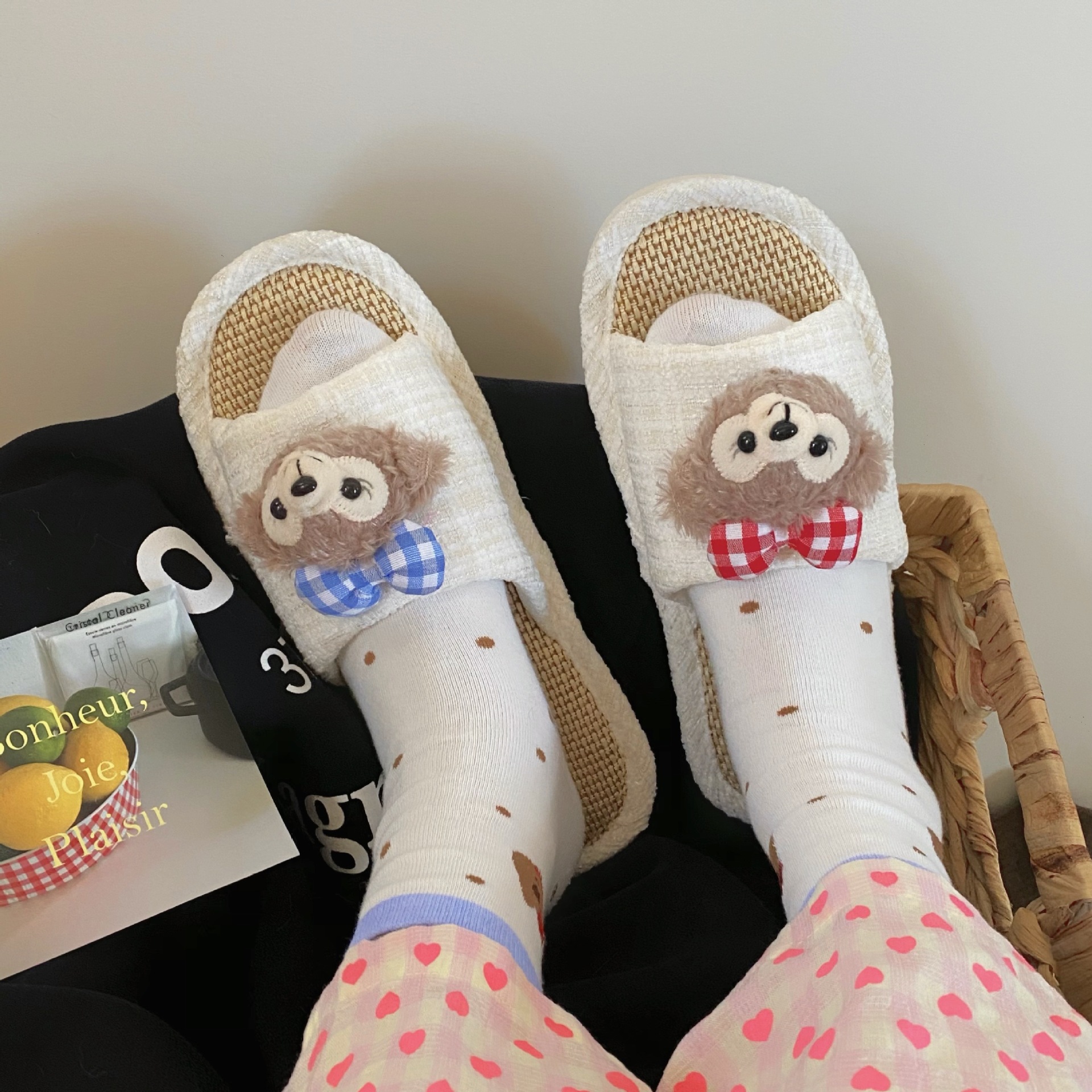 Cute plush bear slippers for women, 2024 new autumn and winter home one-line slippers, indoor anti-slip soft-soled floor slippers details Picture