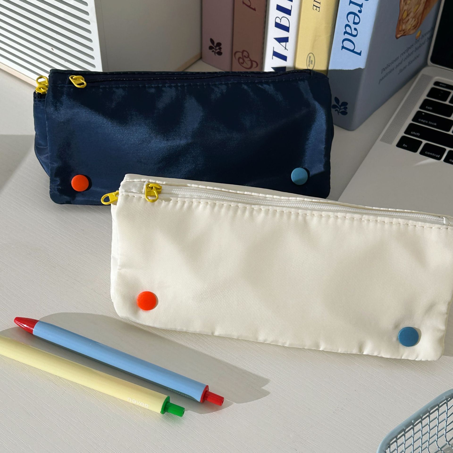 ins Japanese-style flip pen case for students, high appearance level, large capacity, minimalist solid color stationery box storage bag for junior and senior high school full figure
