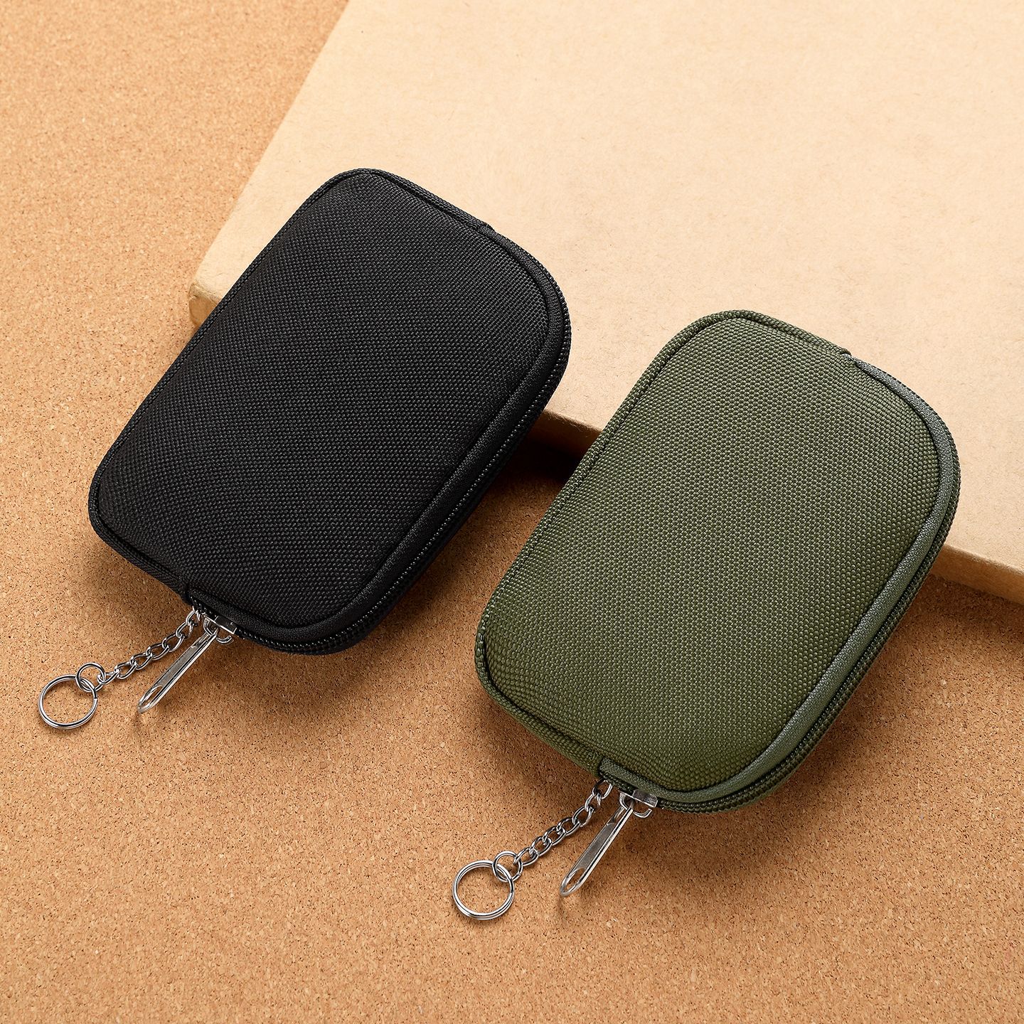 The new Oxford cloth coin purse is fashionable and versatile. It's a casual mini bag with a unique workwork-style key case and earphone card case Specification drawing