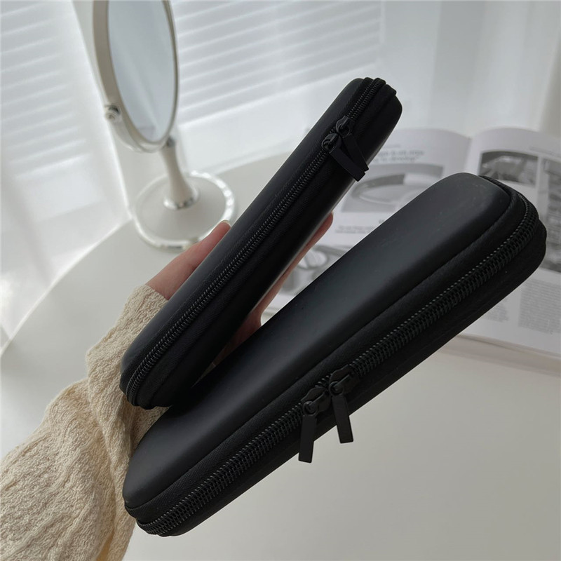A new portable makeup brush bag for women, a small brush, eyebrow pencil and eyeshadow brush storage bag that can be carried around for travel details Picture