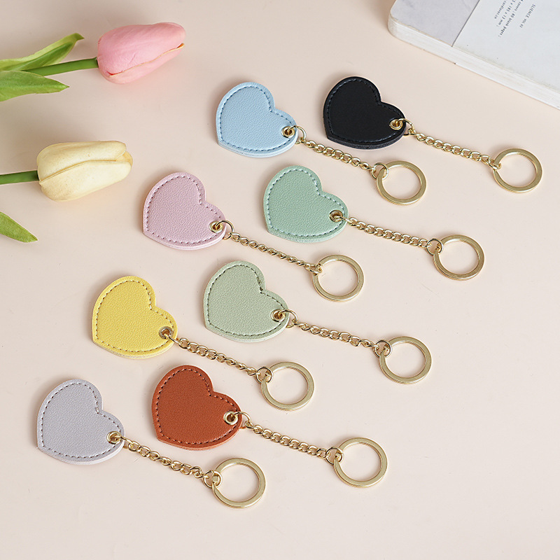 Cross-border in-stock leather keychains with love, cute bags, keychains, pendants, car key accessories, pendants Application Scenario