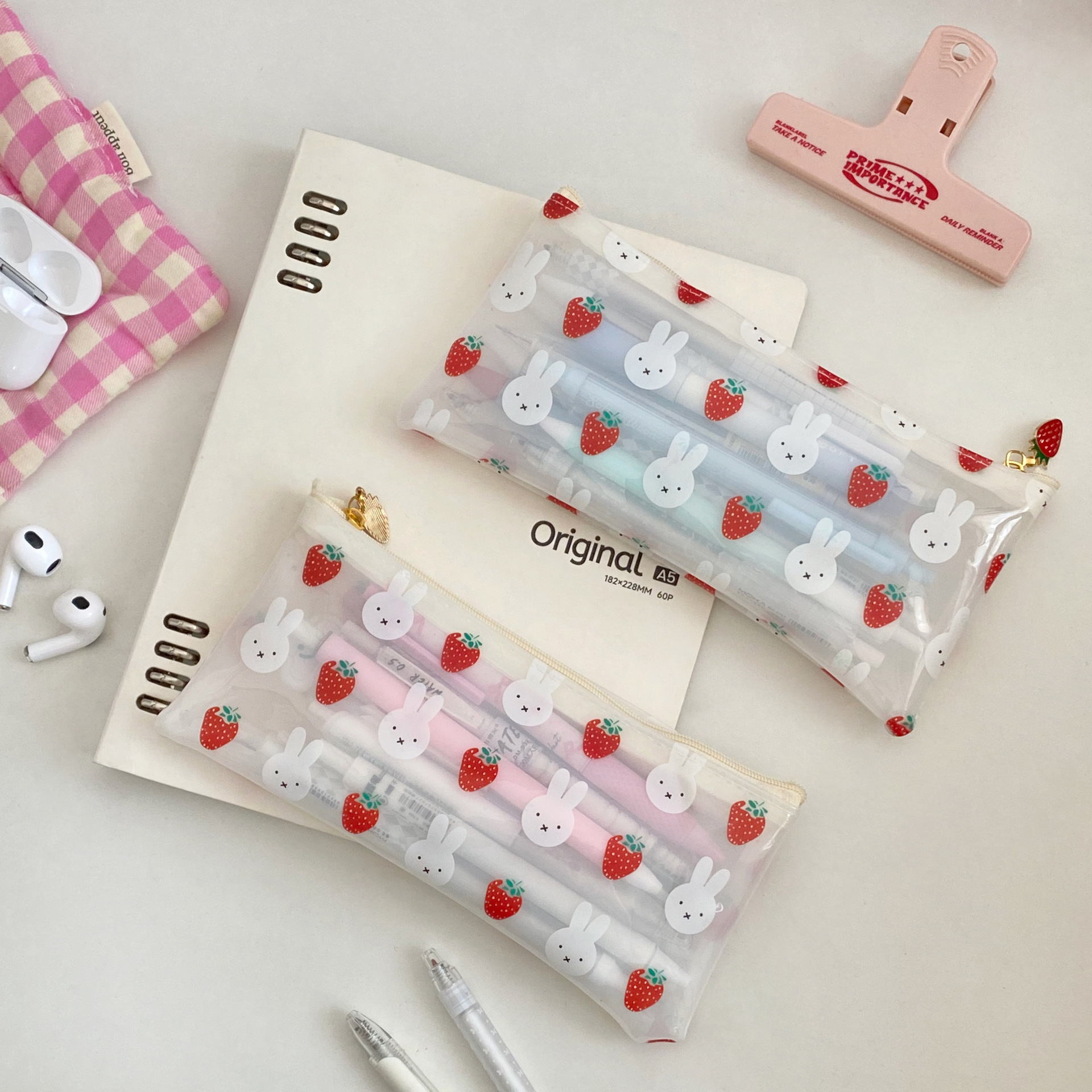 Japanese-style transparent pen case, cute cartoon girl strawberry rabbit, PVC student pen case, high appearance level, jelly bag, stationery bag full figure