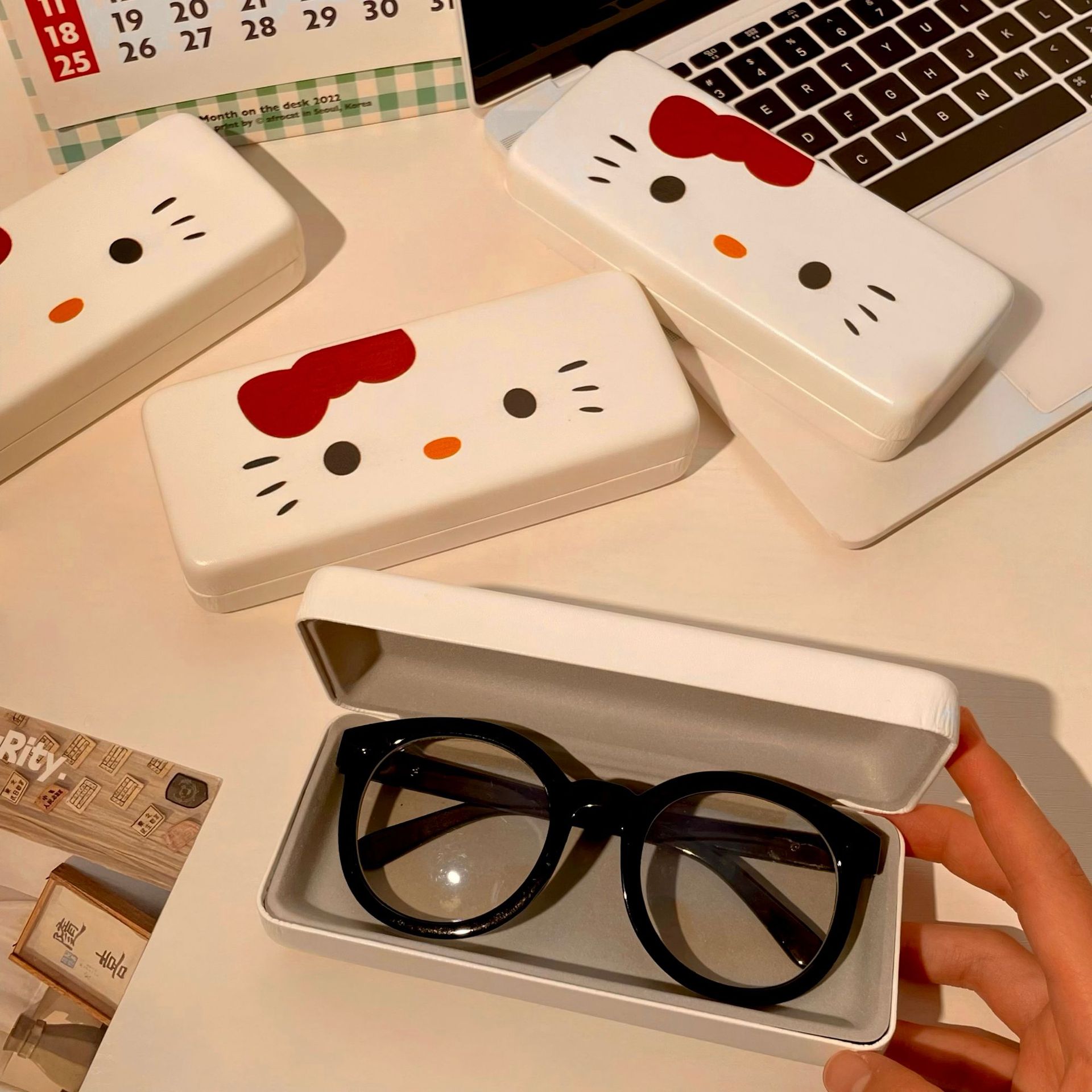 Cute cat glasses case 2025 New model anti-pressure and anti-drop storage box, portable student sunglasses and myopia glasses box full figure