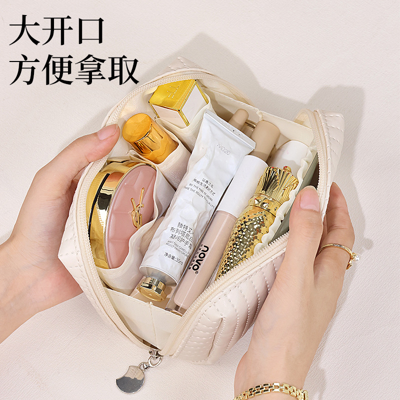 Cake makeup bag, small portable hand-held toiletry bag, cosmetics storage bag, PU portable travel storage bag Specification drawing