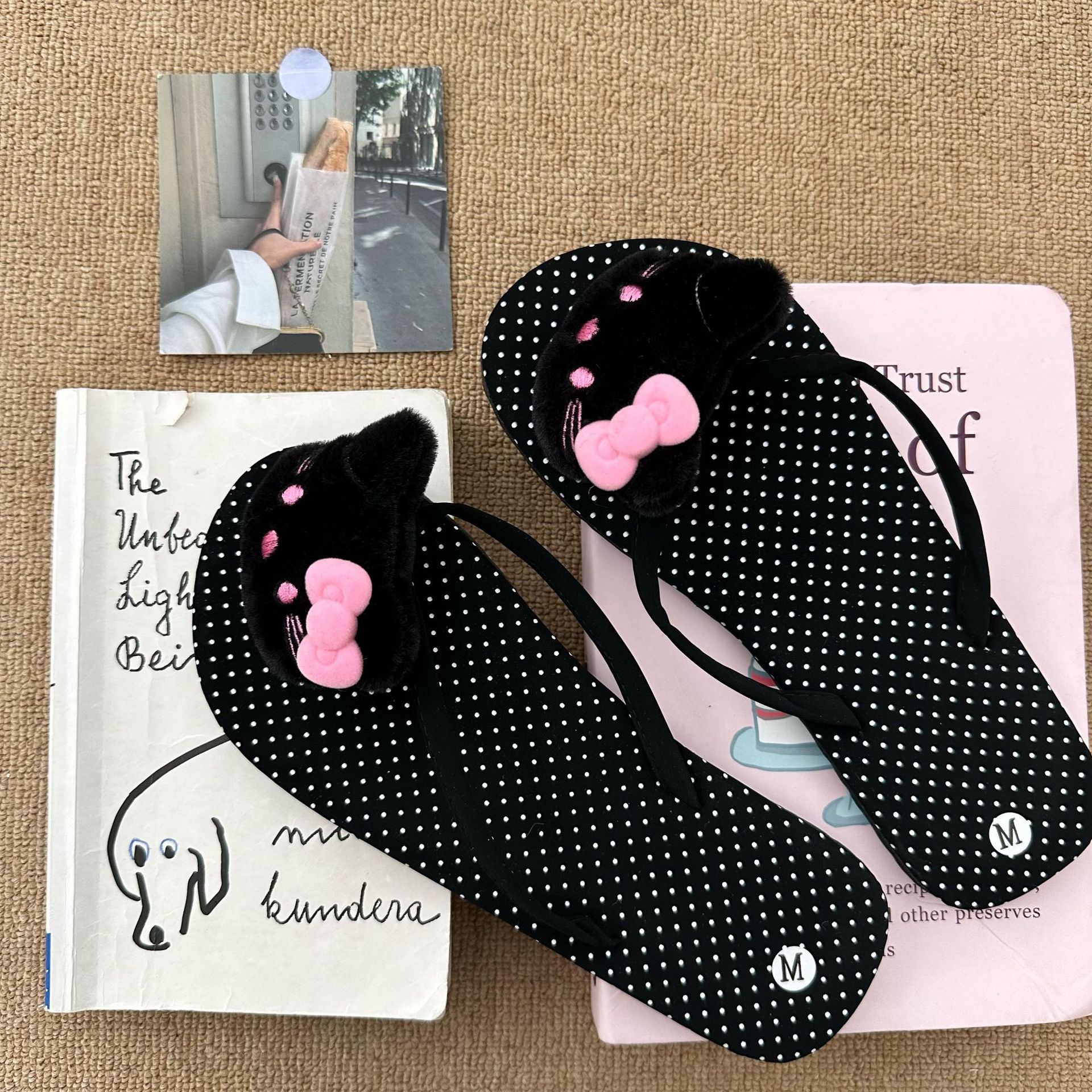 Cartoon herd-shaped slippers for women, soft soles, versatile, height-increasing polka dot thick-soled slippers, beach slippers Application Scenario