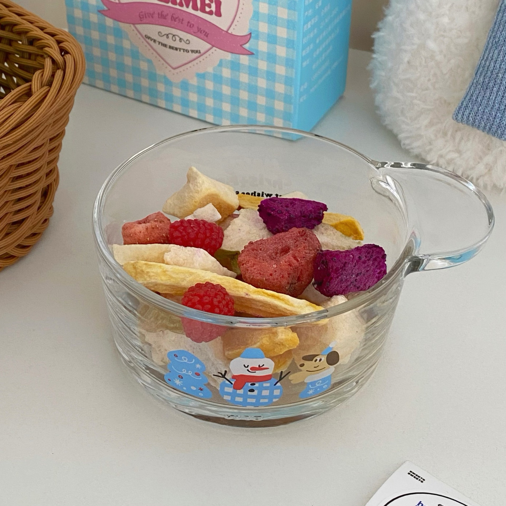 Ins-style Christmas snowman glass bowl, round glass salad bowl, dinner set, dessert bowl, milk bowl, breakfast bowl Application Scenario