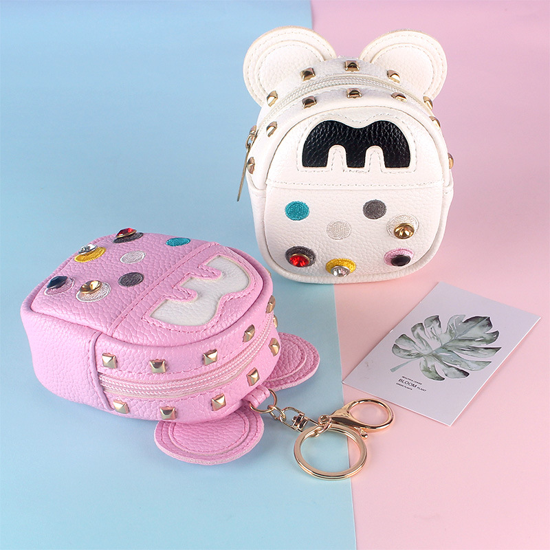 A Korean Instagram student with a simple and cute mini Japanese-style girl heart, holding a coin card case and a coin purse full figure
