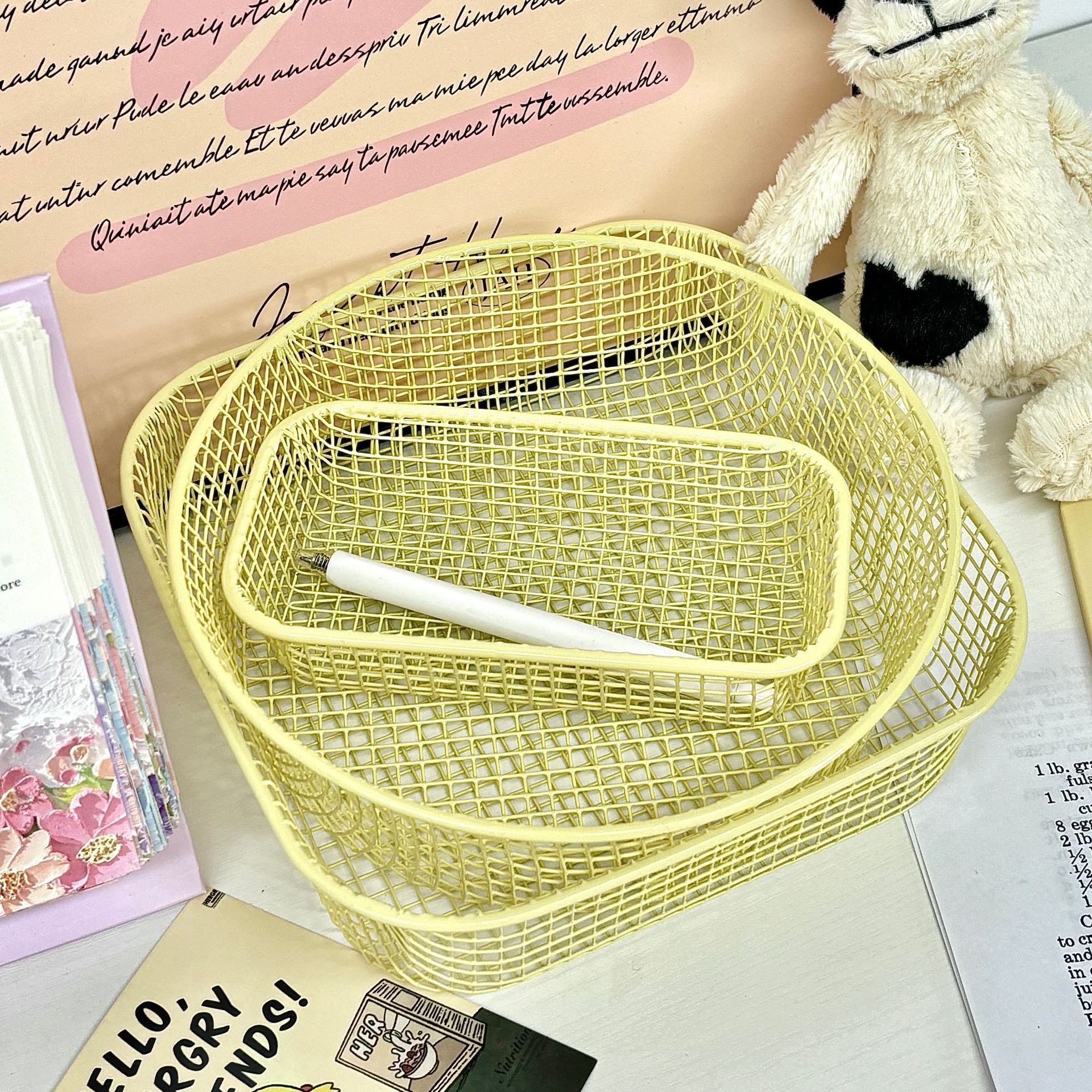 ins simple wire storage basket, student office stationery storage box, desktop, desk and miscellaneous ironwork organization and storage Application Scenario