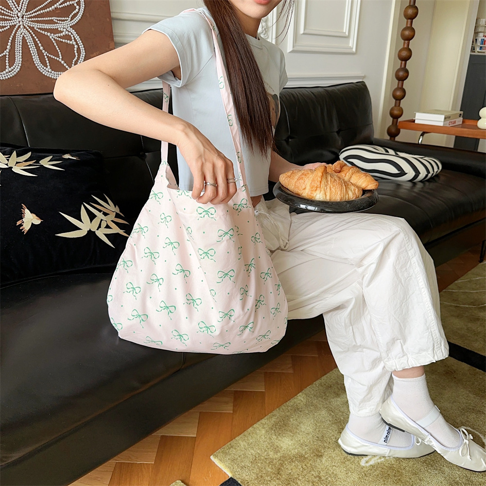 4665 New large-capacity bow print single-shoulder crossbody bag, women's canvas bag, floral student underarm bag Specification drawing