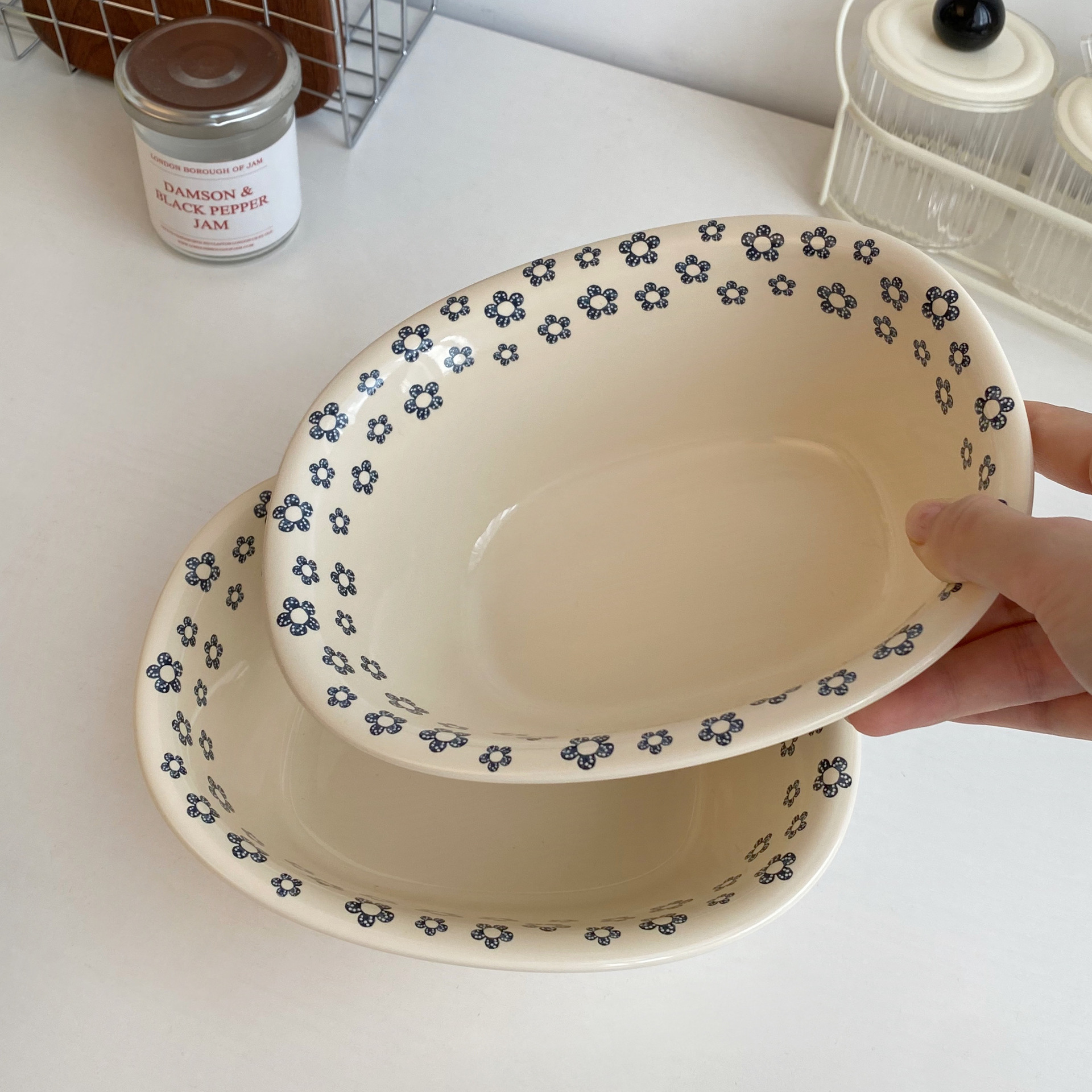 High-quality appearance ceramic bowls, retro small blue flower oval deep bowls, salad bowls, fruit bowls, household tableware, soup bowls, instant noodle bowls Specification drawing