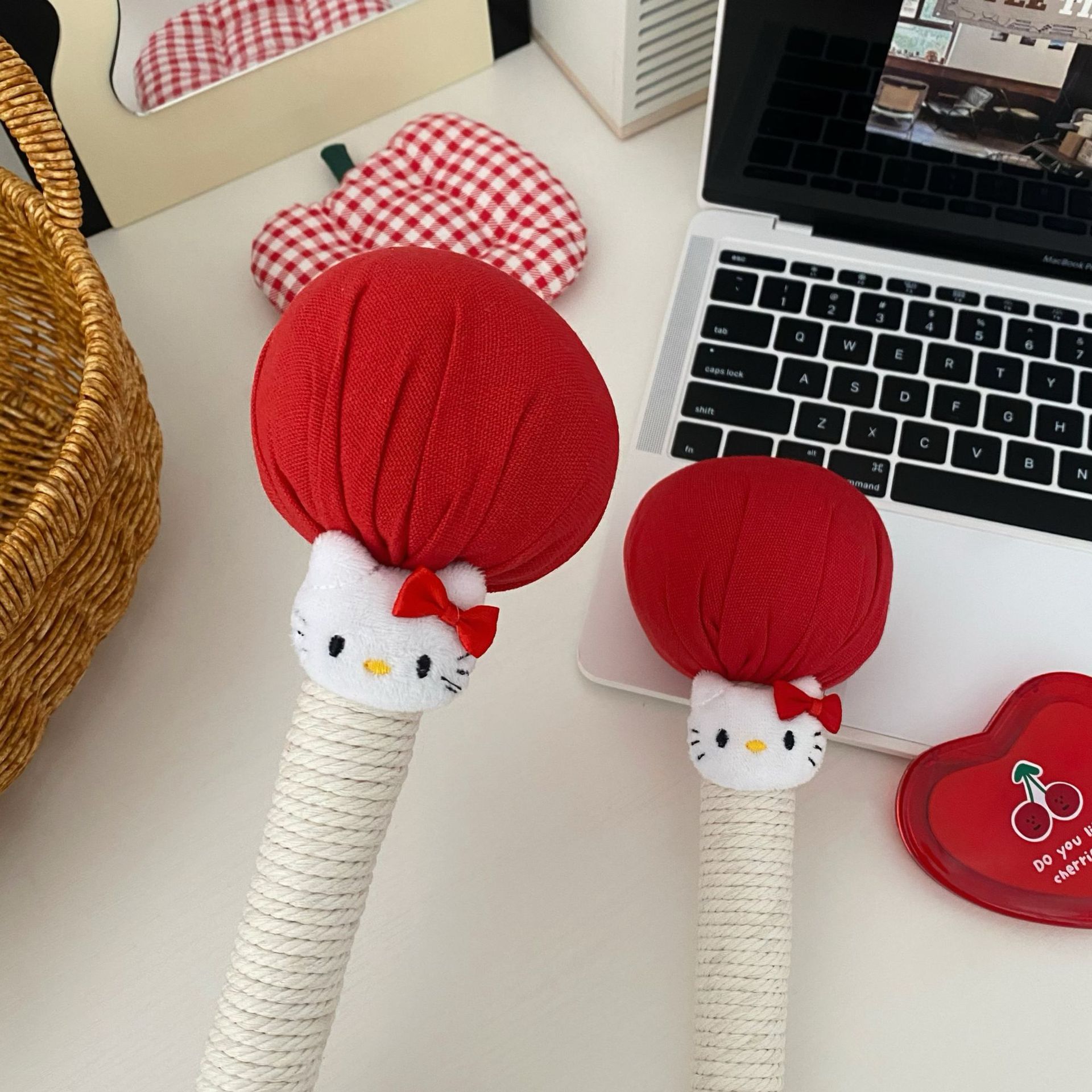 Festive red mugwort hammer, New Year cat pattern household handheld hammer, back massage hammer, leg joint tapping stick details Picture