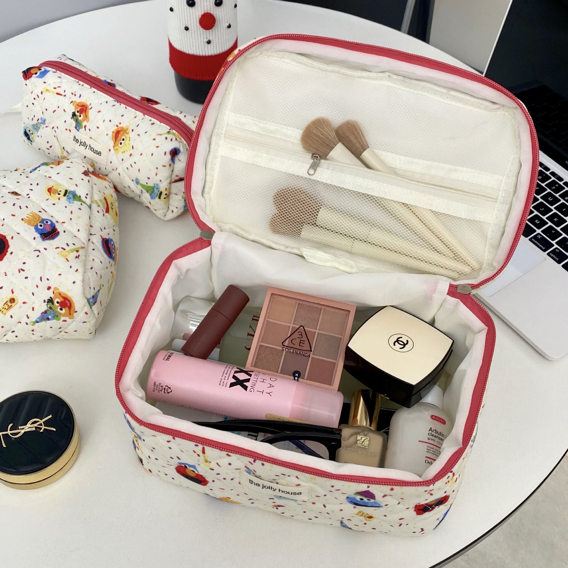 Cartoon and fun makeup bag, large-capacity female student dormitory cosmetics storage bag, travel and toiletries bag Application Scenario