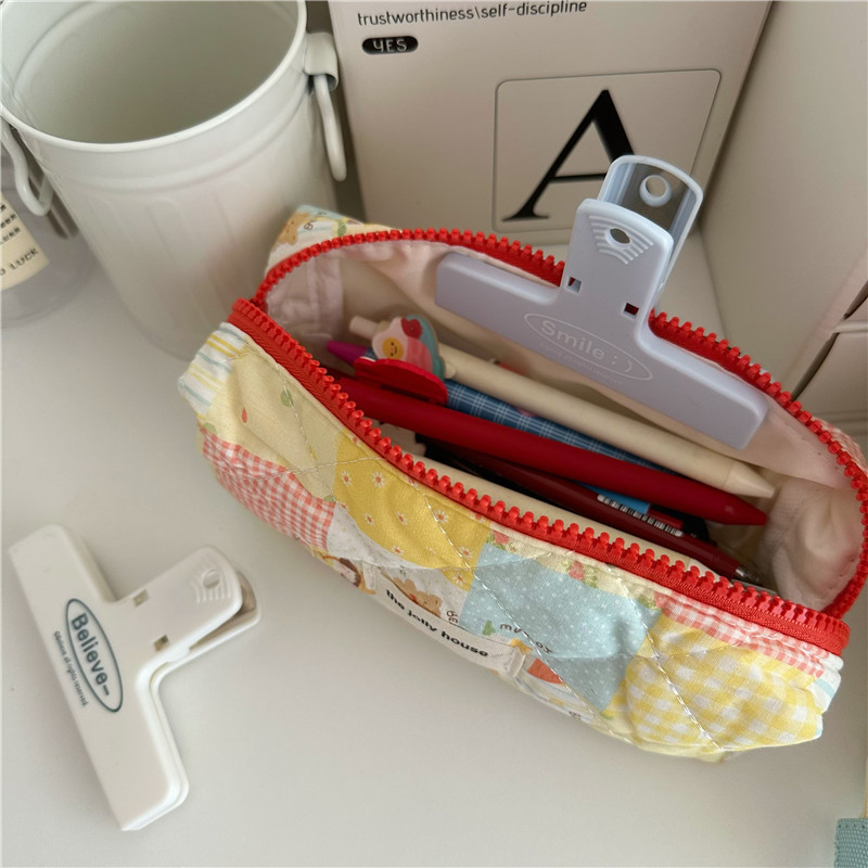 This pen case is an Instagram high-quality, cute cartoon polka dot, large-capacity, niche stationery bag for girls, and a multi-functional storage bag details Picture