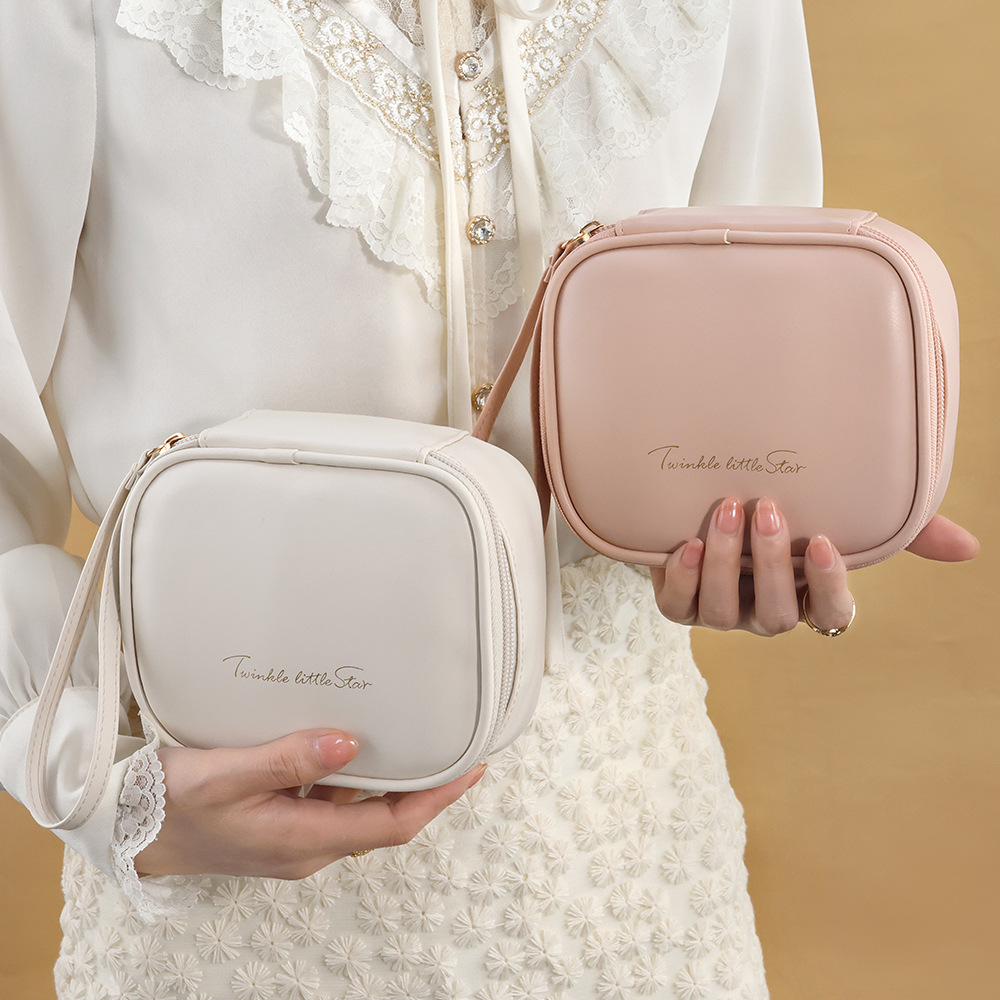 PU portable sanitary napkins, sanitary napkins, storage small bags, menstrual kits, student cream-mouthed red envelopes, exquisite and portable mini full figure