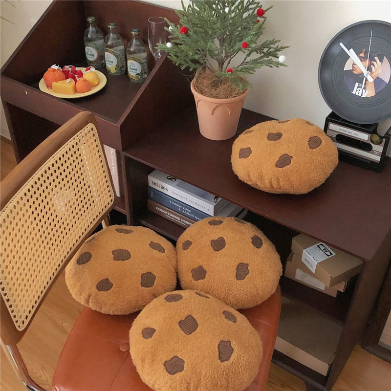 Korean-style cookie throw pillows, Ins-style plush bedroom sofa cushions, chocolate cookie pads, birthday gifts full figure