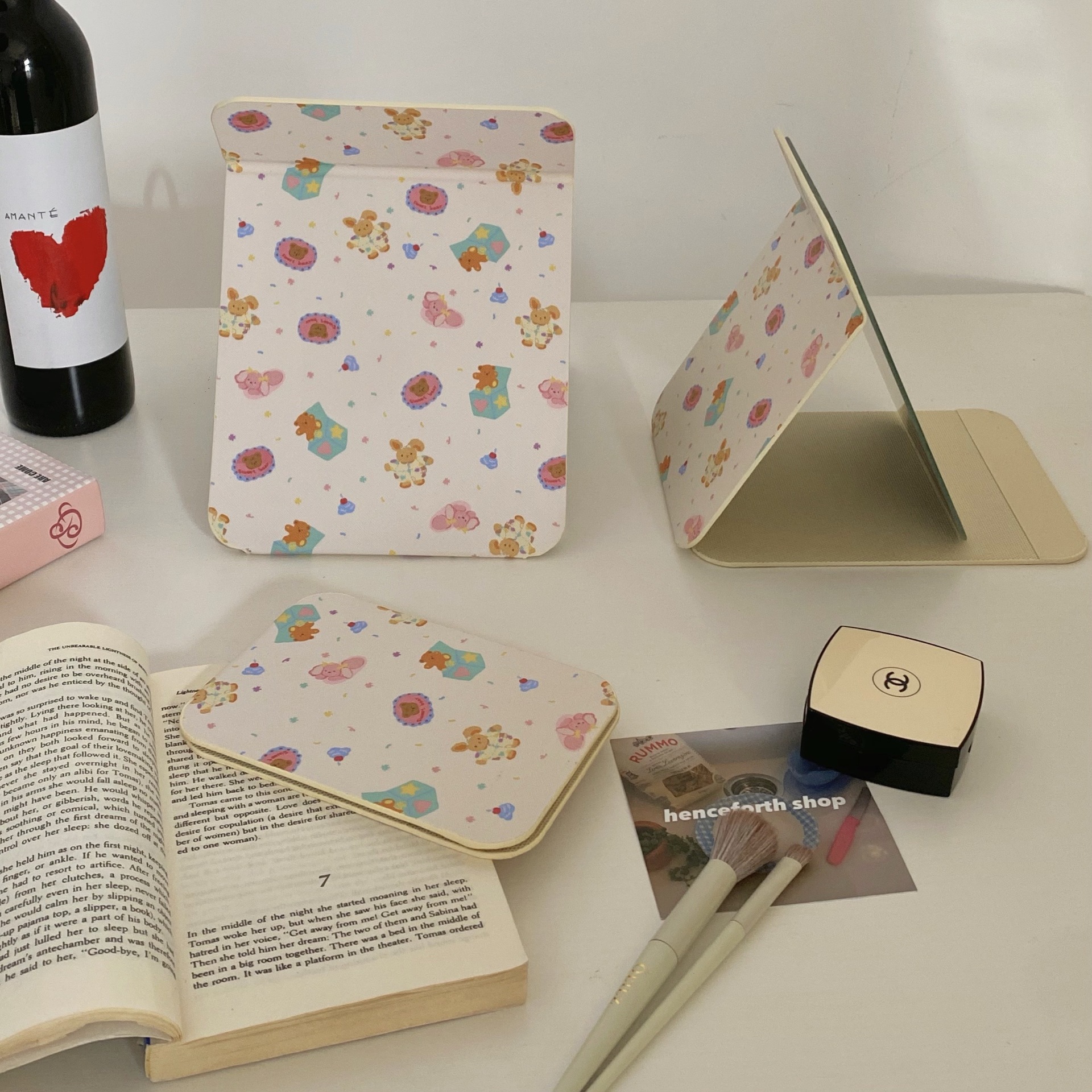 Cartoon rabbit folding mirror, Ins-style student dormitory home makeup mirror, table-style dressing mirror, portable mirror for girls Specification drawing