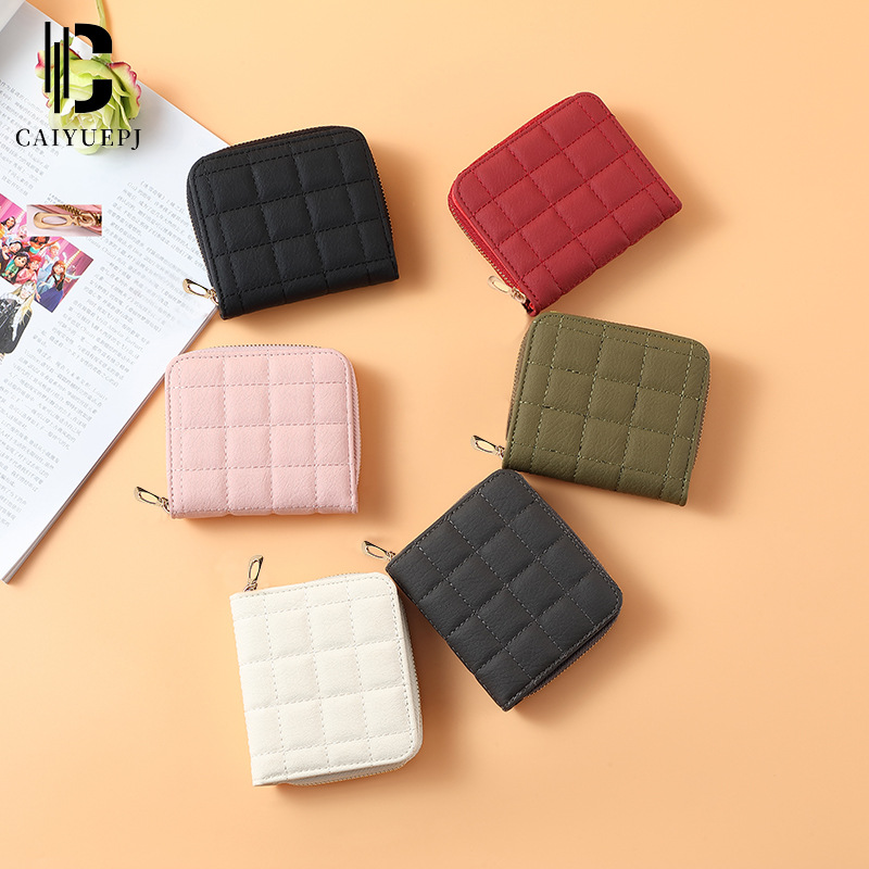A one-piece solid-color mini bag with coins, keys, coin purse and card case in a chanel-style style, which can be carried around details Picture