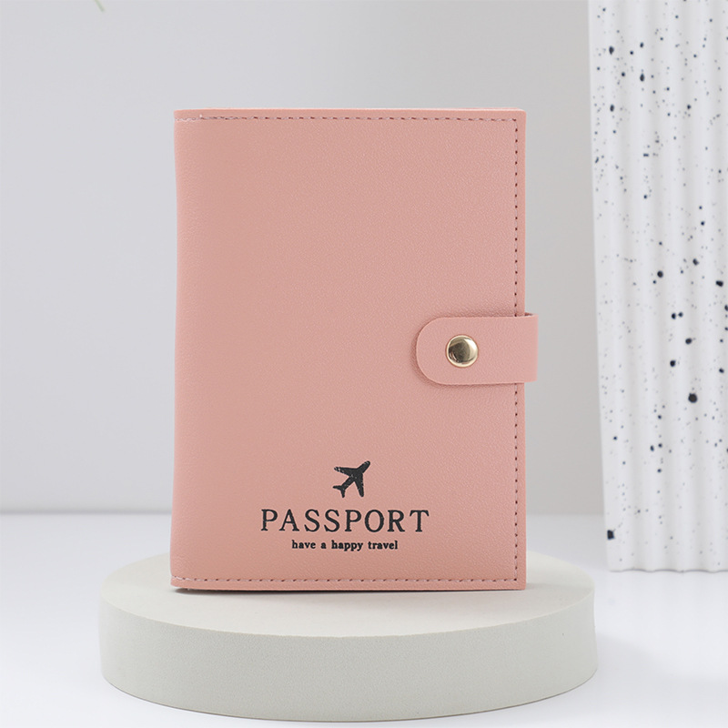 The reusable leather notebook case for filling A6 and A5 comes with a pen ring and a bookmark details Picture
