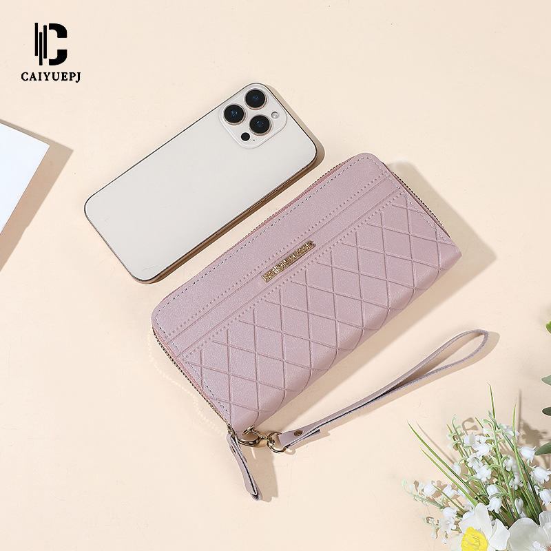 Wholesale of new women's wallets, long cross-border hand-held bags, card bags, solid color grid pattern cross-border zipper hand-held bags Application Scenario