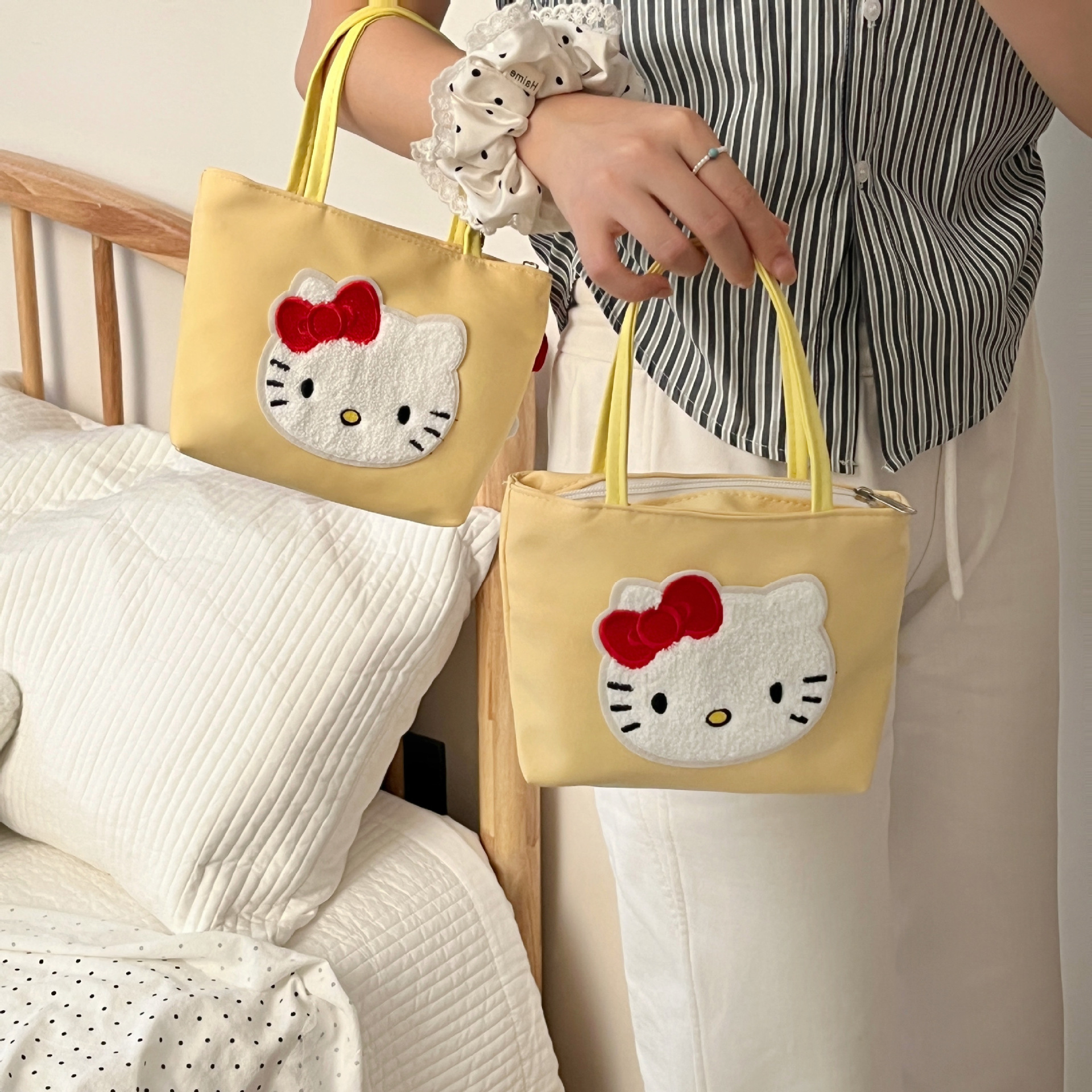 Cartoon cat solid-color hand-held bag, travel and travel portable handbag, small, light and versatile canvas bag, single-shoulder bag details Picture