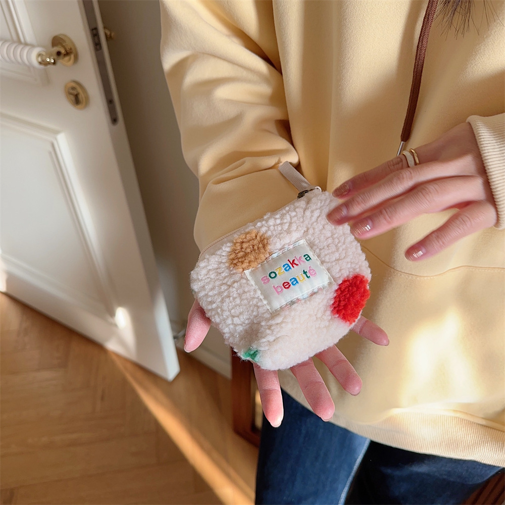 311202 New mini small-sized makeup bag, women's plush portable inner bag, high-end and stylish red envelope storage bag Application Scenario
