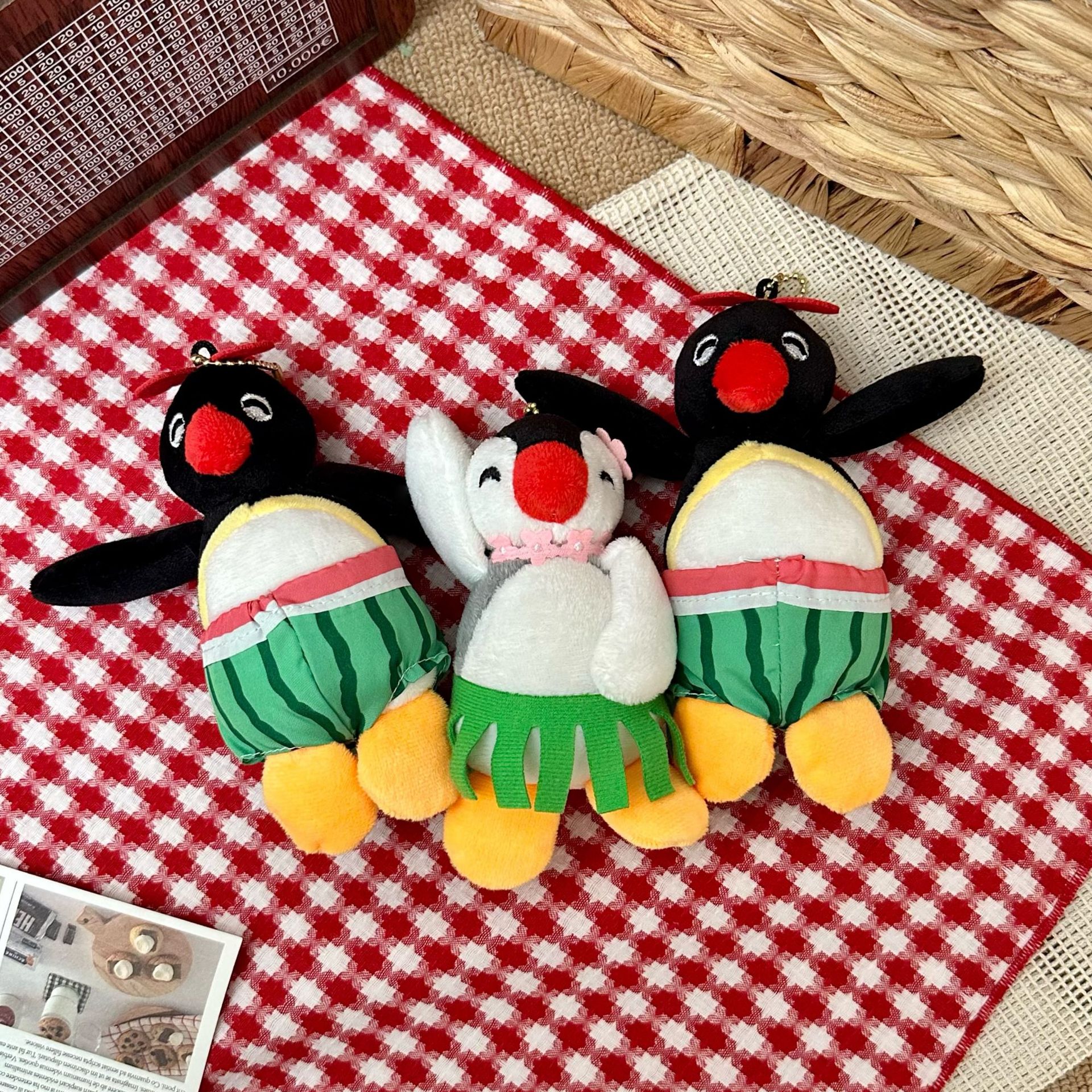 Creative and funny summer penguin plush trinkets, cute figurines, pendants, soothing dolls, bags, keychains Application Scenario