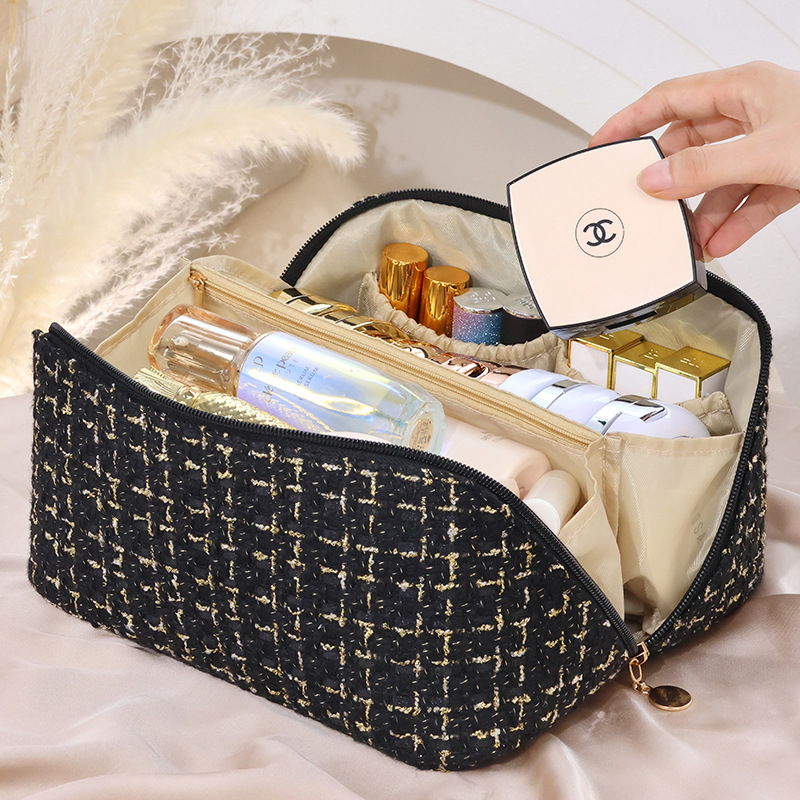 Golden Thread Makeup Bag, a portable large-capacity, high-end and fashionable new travel toiletry bag and cosmetics storage bag for women full figure