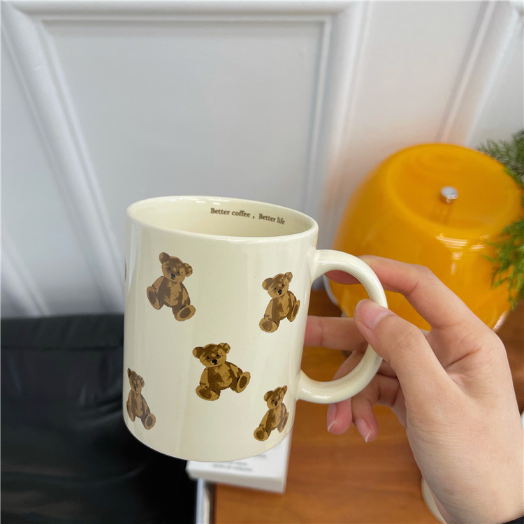 Original homemade cream-colored retro bear mugs, large-capacity ceramic cups, milk breakfast cups, couple water cups details Picture
