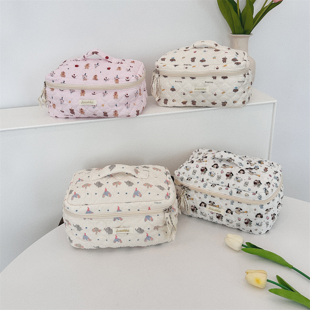 4831 2024 New Cartoon Makeup Bag, women's travel Portable large-capacity cosmetics storage bag, handbag Specification drawing