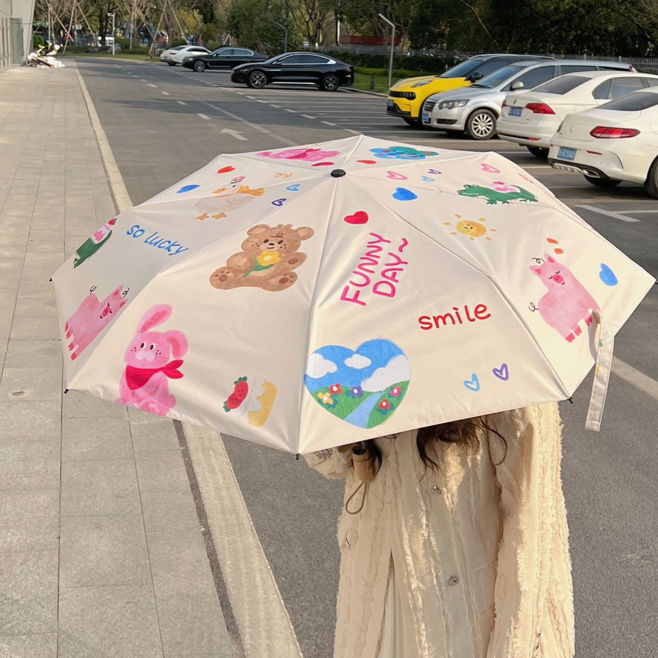 Original design! Graffiti Happy Bear Umbrella, cute cartoon, all-weather and all-weather black rubber umbrella, portable three-fold umbrella details Picture