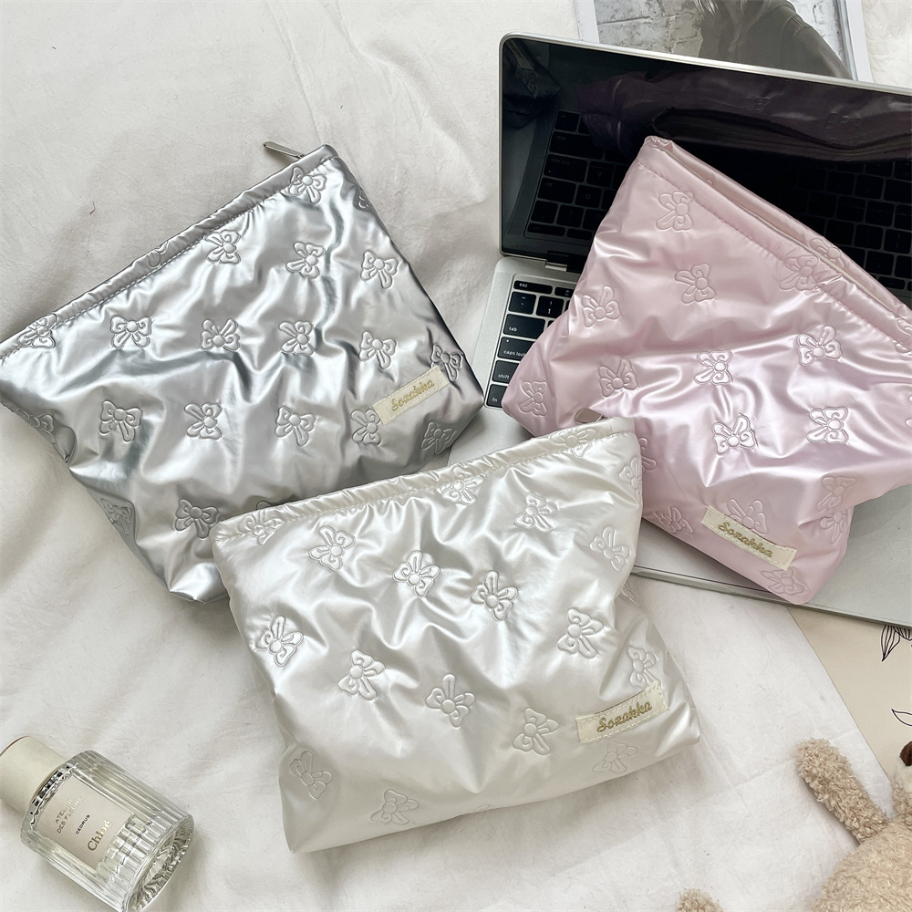 41241 Korean-style quilted pu heart-shaped clutch, makeup bag, skin care products, coin purse inner liner, multi-functional storage bag Application Scenario