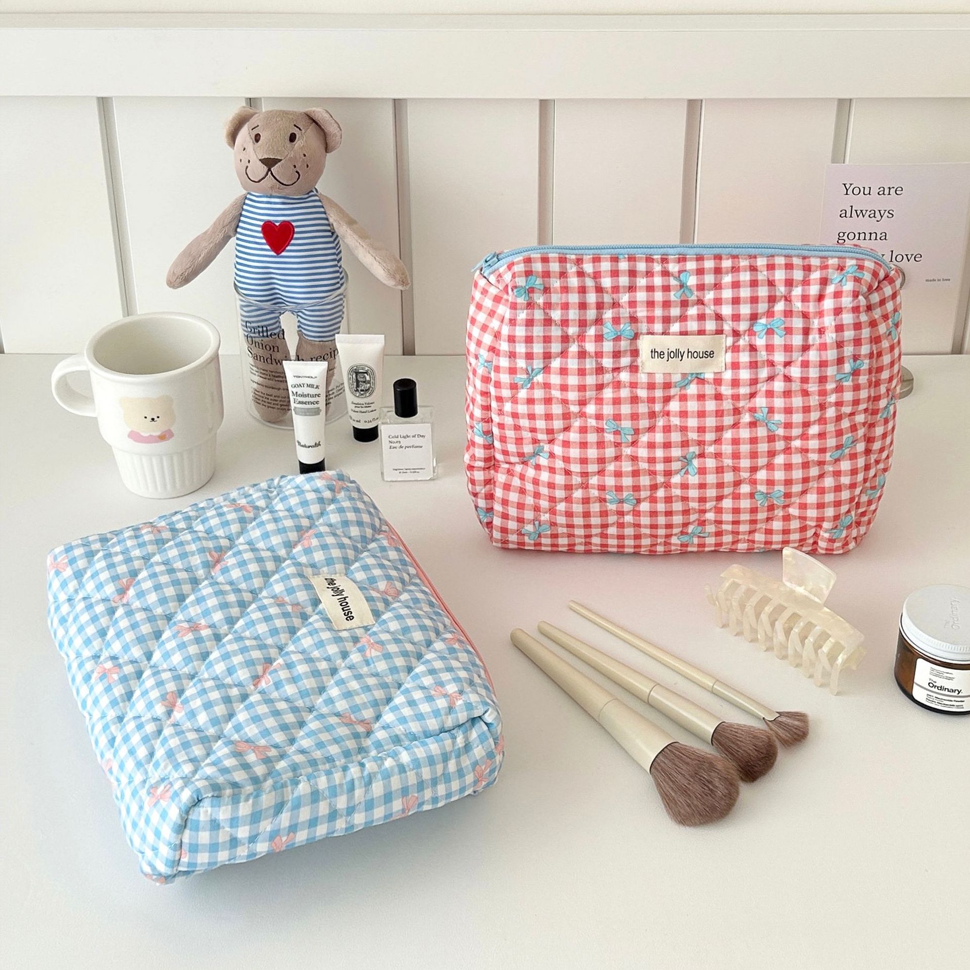 ins high appearance level makeup bag, large capacity checkered bow, portable travel skincare storage bag, toiletry bag Item Picture