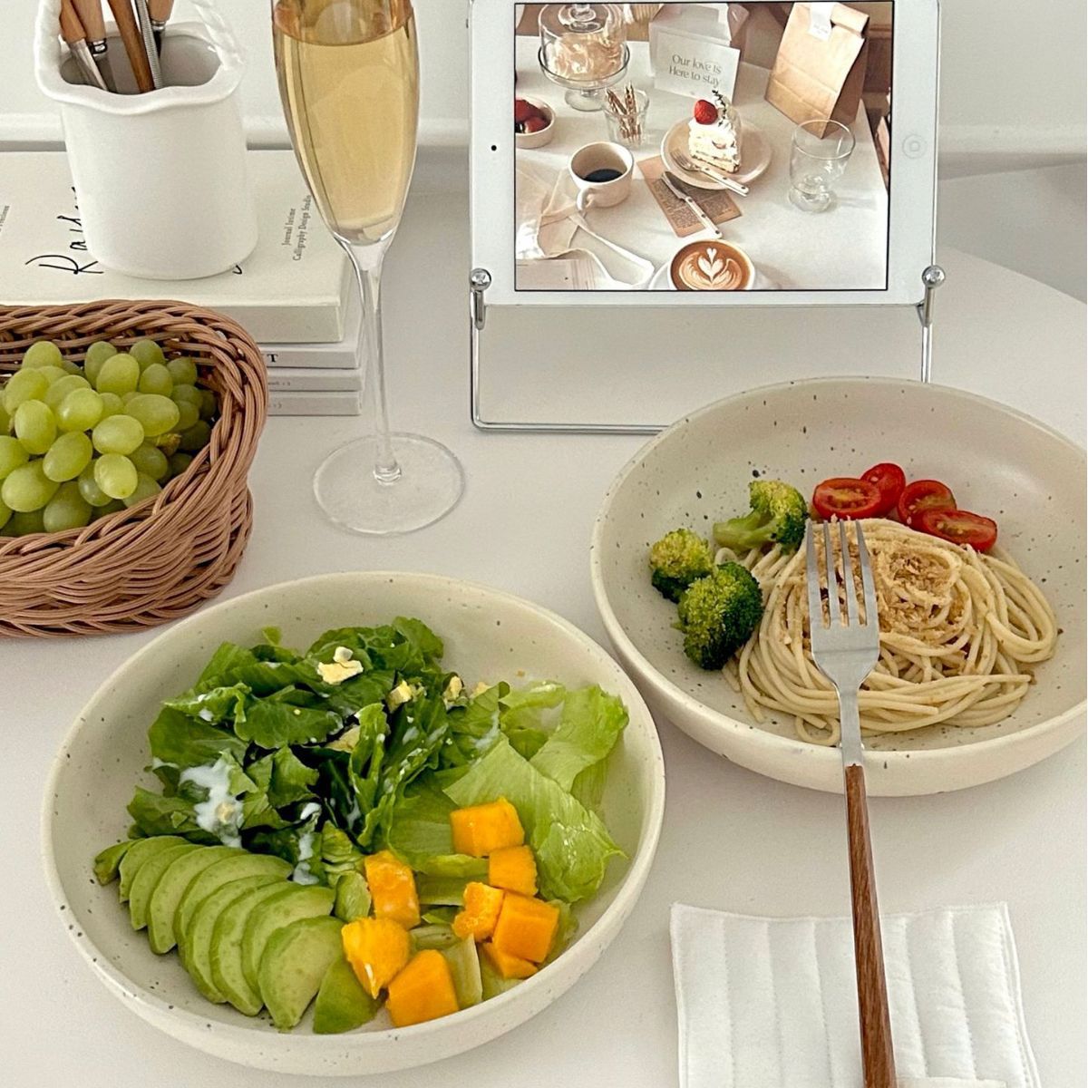 Nordic-style ceramic ink-wash bowl, ink-dot plate, large deep plate, fruit salad, home curry rice, instant noodle bowl, soup plate full figure