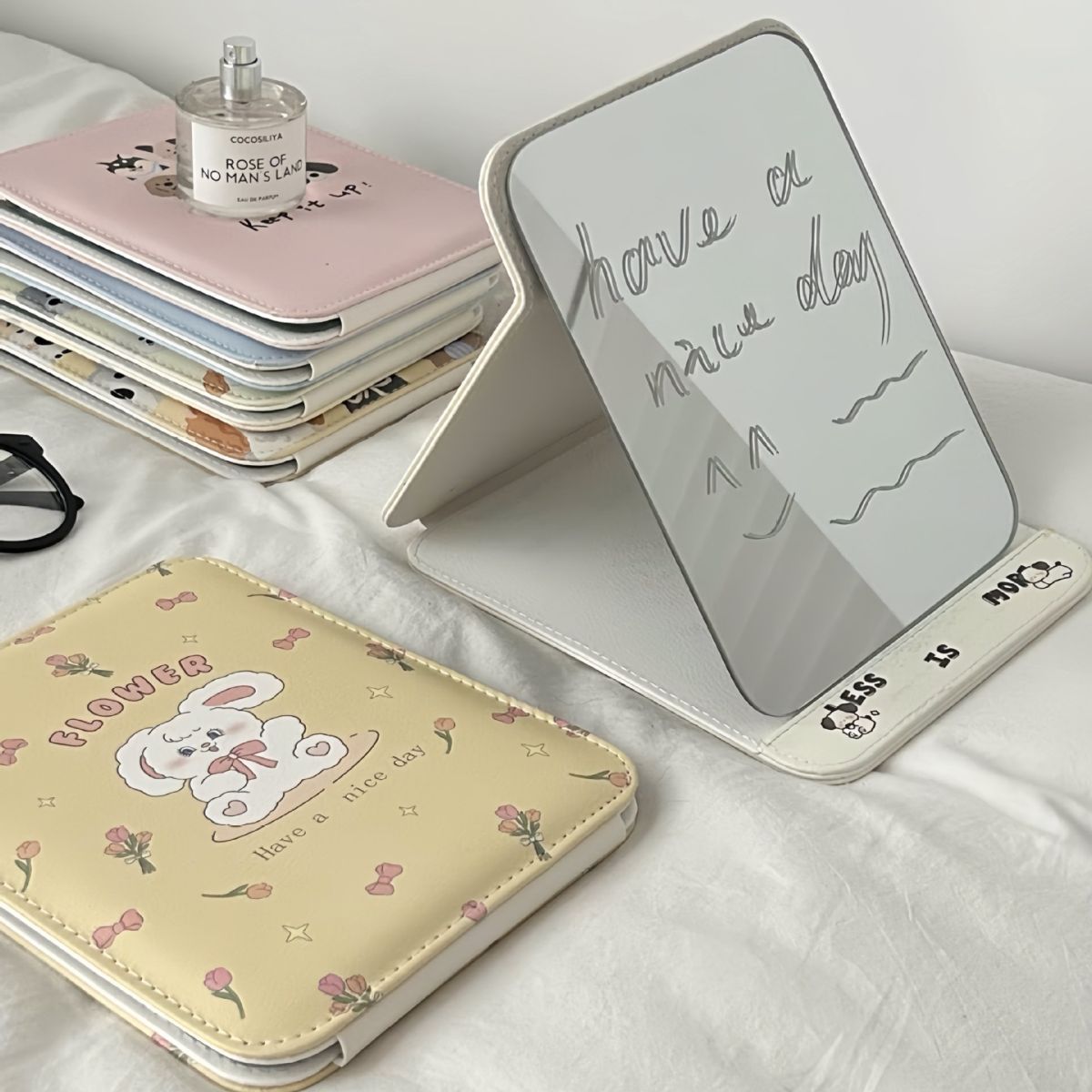 Cute dog grooming pu leather folding mirror, ins style cartoon desktop high-definition makeup mirror, portable foldable dressing mirror Specification drawing