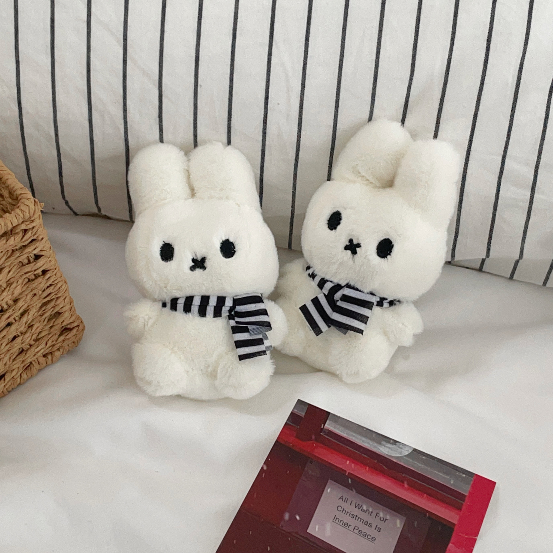 Cute Miffy Rabbit plush pendant, cartoon mini doll, figurine, schoolbag, bag, hanging decoration, keychain, couple gift Application Scenario