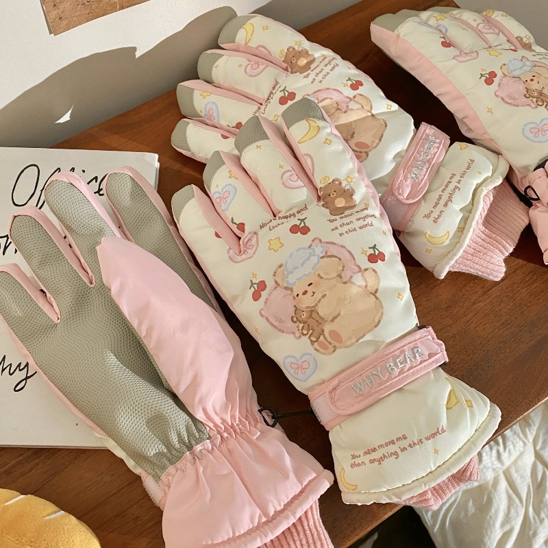 Cartoon bear ski gloves, winter supplies, outdoor gloves, student cycling windproof and cold-proof five-fingered gloves for warmth Application Scenario