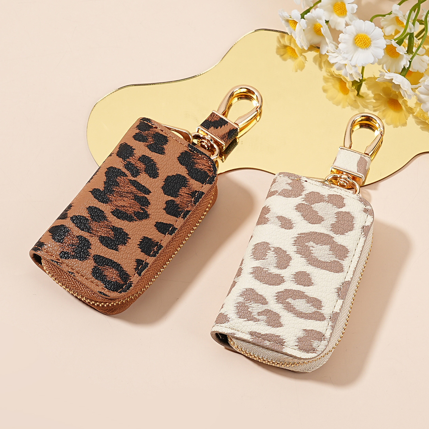 New car key case, unisex car key storage bag, creative leopard print leather pendant keychain full figure